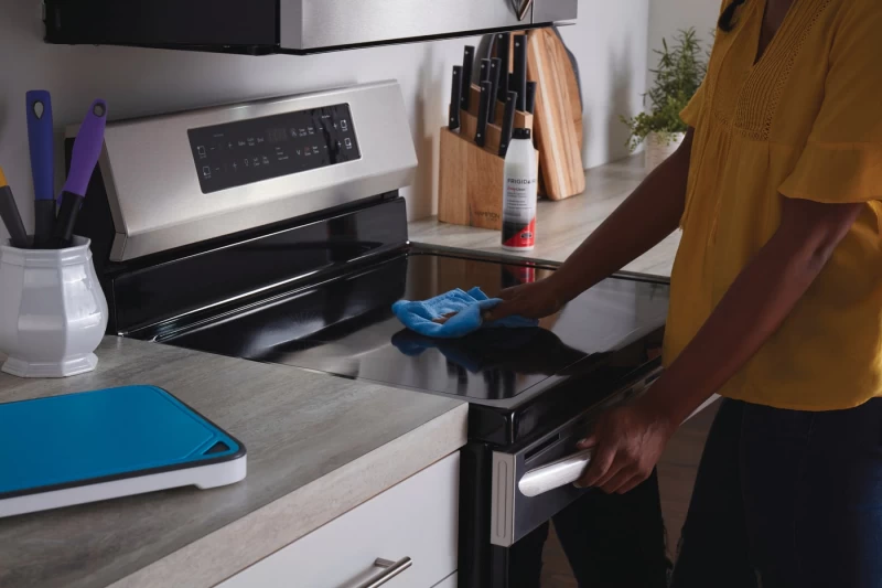 ReadyClean Glass and Ceramic Cooktop Cleaner 5304508690