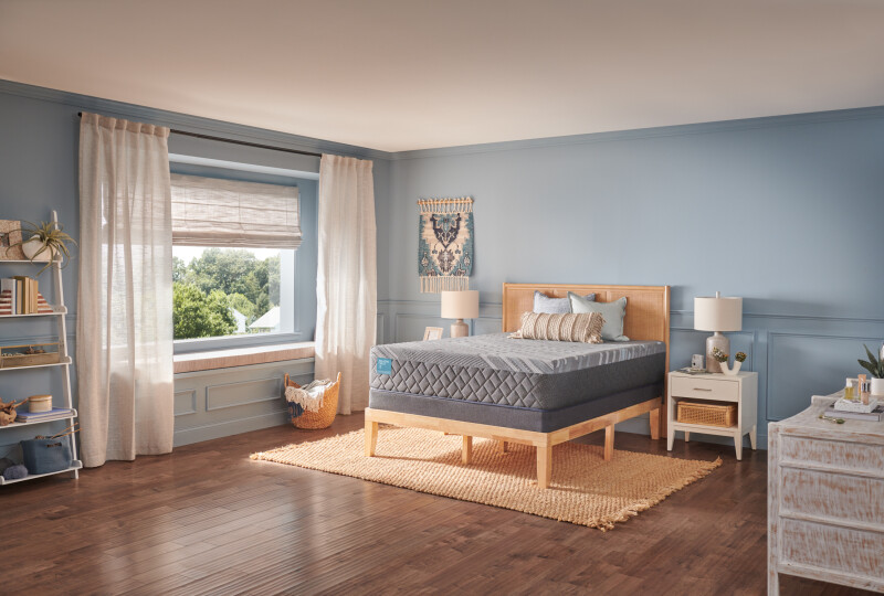 Cathedral Cove Medium Hybrid Queen 53128151