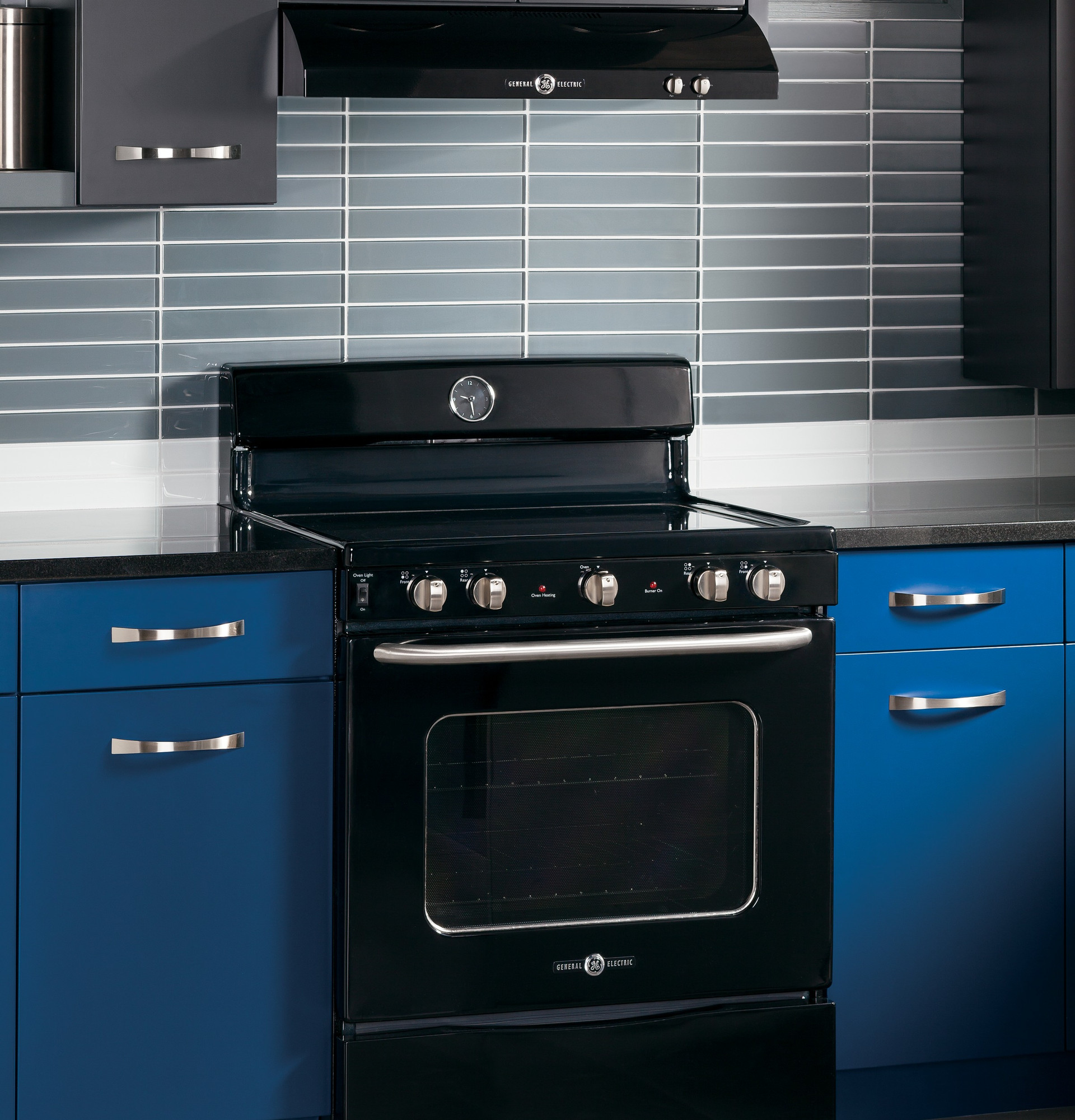 GE Artistry Series 30" Free-Standing Electric Range ABS45DFBS