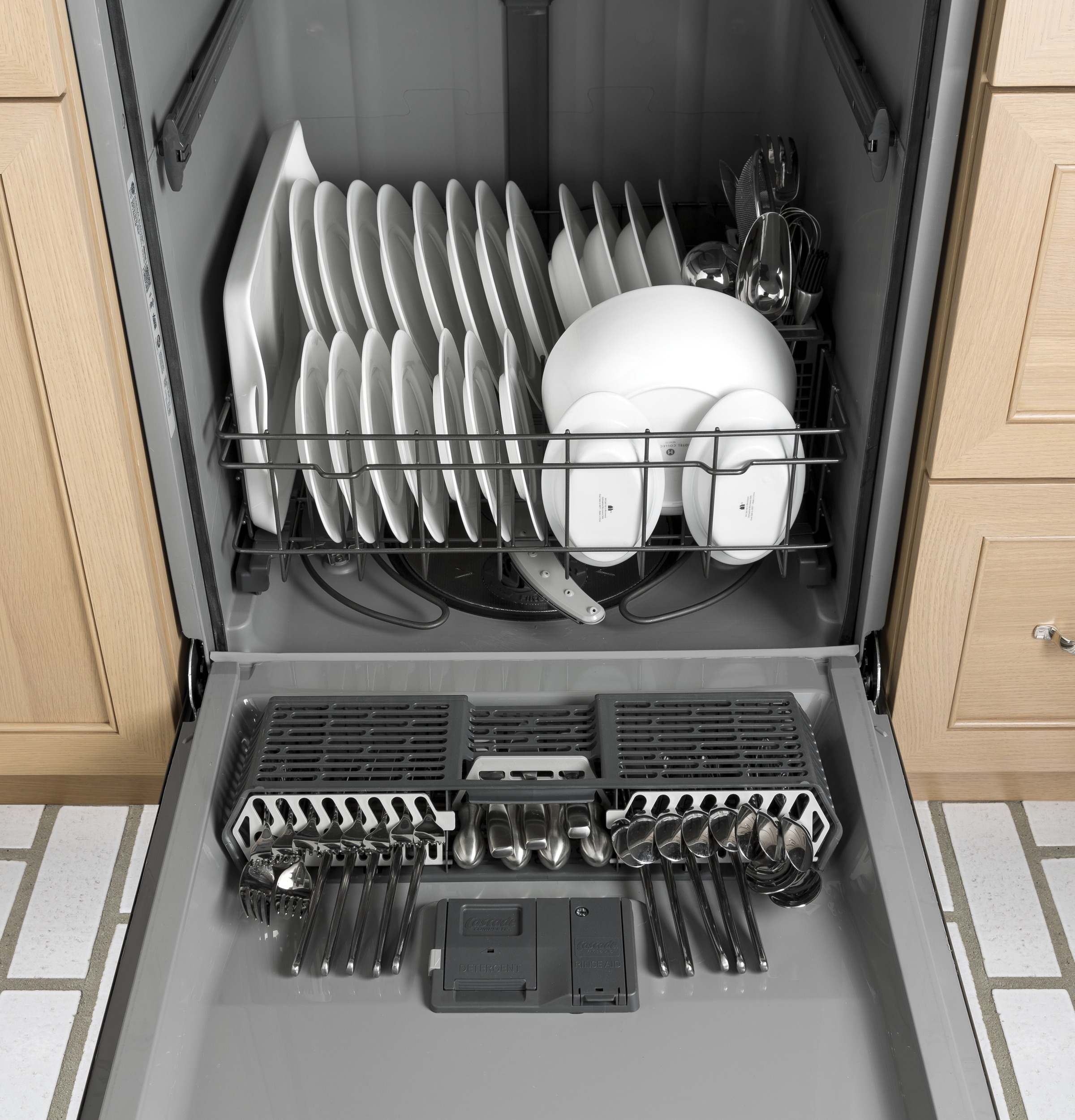 GE Artistry Series Dishwasher with Top Controls ADT521PGJBS