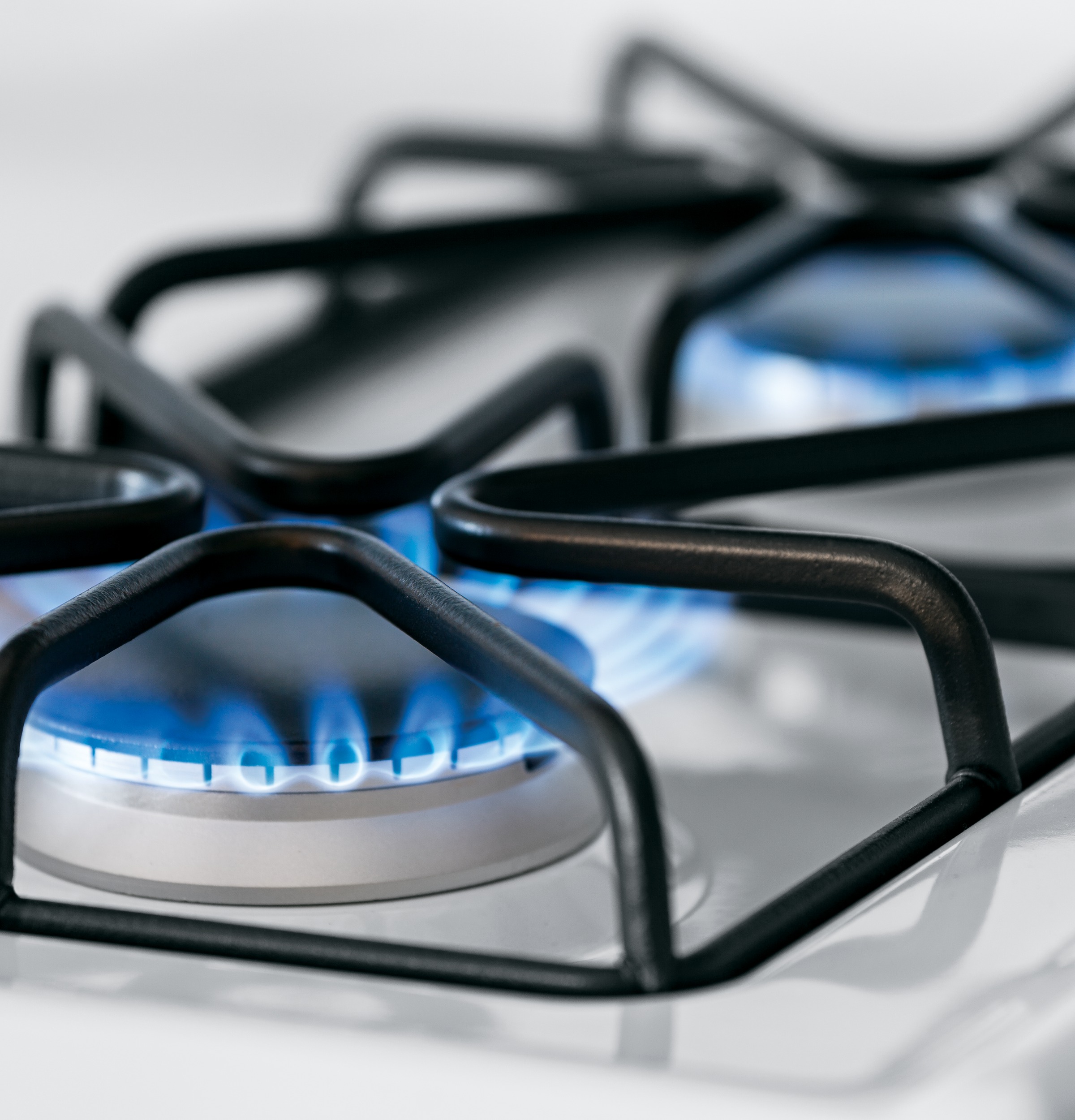 GE Artistry Series 30" Free-Standing Gas Range AGBS45DEFWS