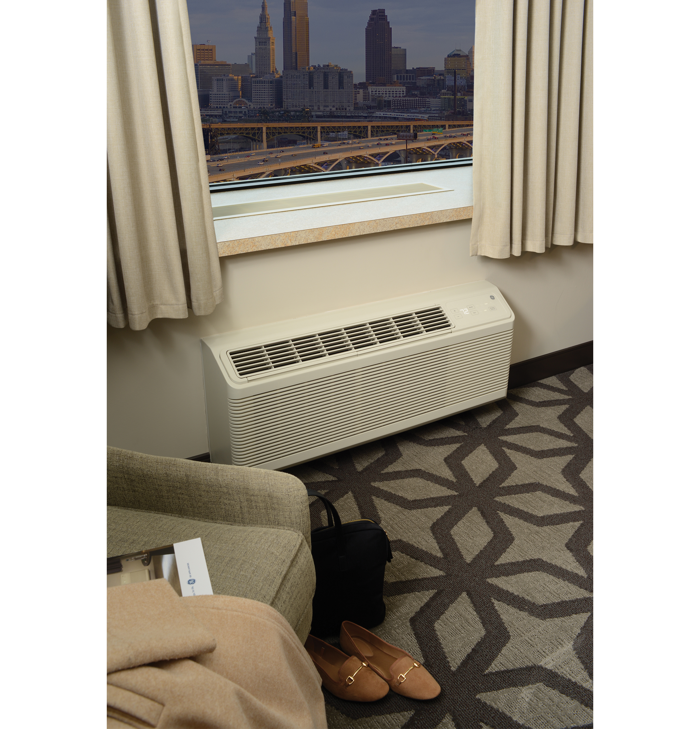 Zoneline Heat Pump Unit with Makeup Air, 230/208 Volt AZ65H12DBM