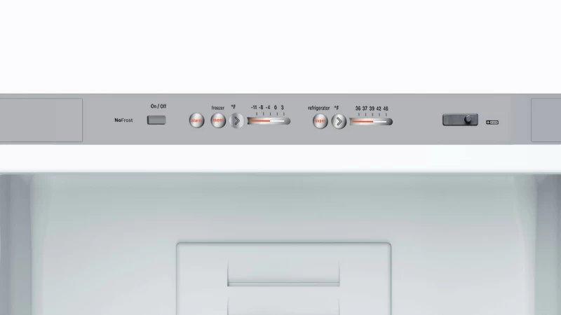 800 Series Free-standing fridge-freezer with freezer at bottom, glass door 23.5'' B10CB81NVB