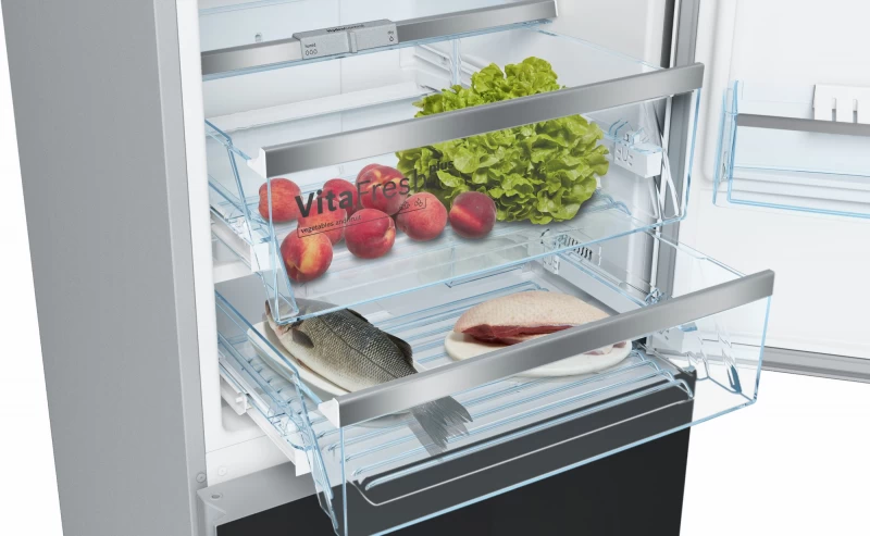 800 Series Free-standing fridge-freezer with freezer at bottom, glass door 23.5'' B10CB81NVB