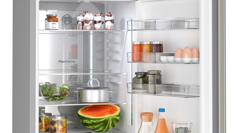 500 Series Freestanding Bottom Freezer Refrigerator 24'' B24CB50ESS