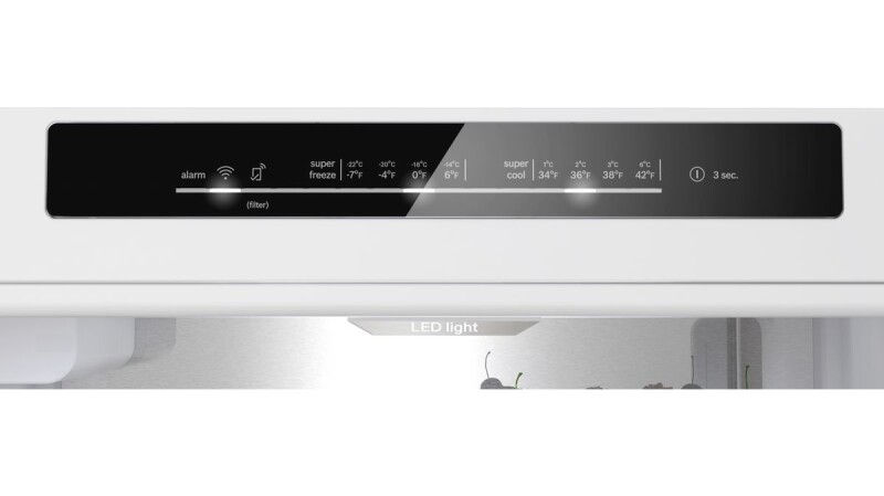 800 Series Freestanding Bottom Freezer Refrigerator 24'' B24CB80ESS