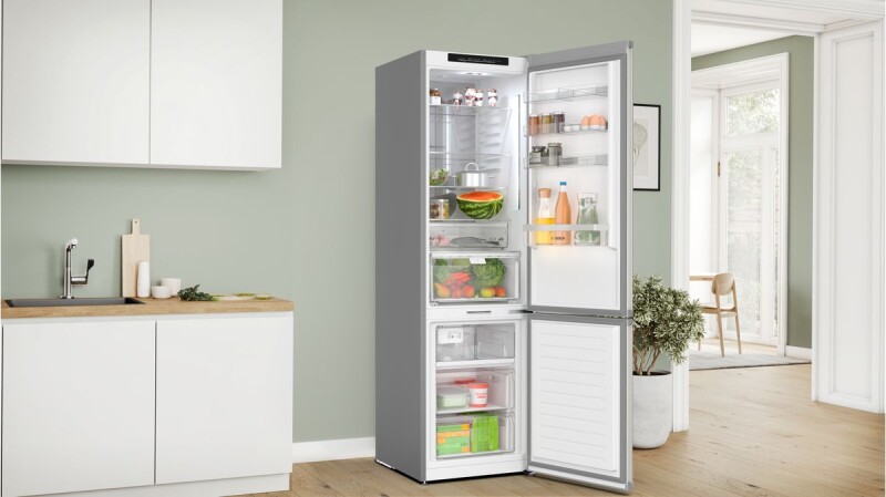 800 Series Freestanding Bottom Freezer Refrigerator 24'' B24CB80ESS