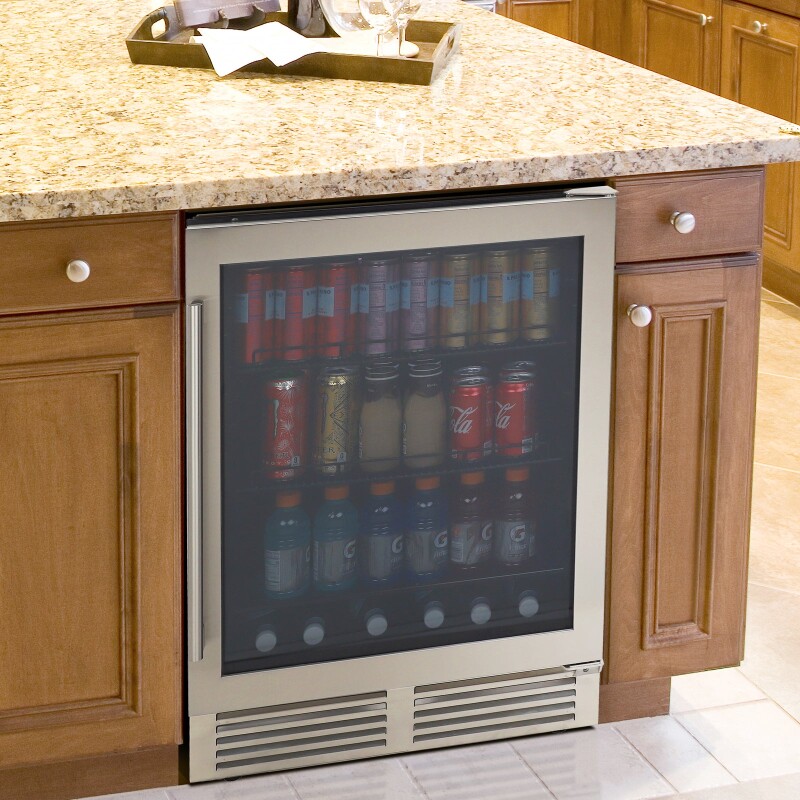 Avanti DESIGNER Series Beverage Center, 126 Can Capacity BCD50Z3S