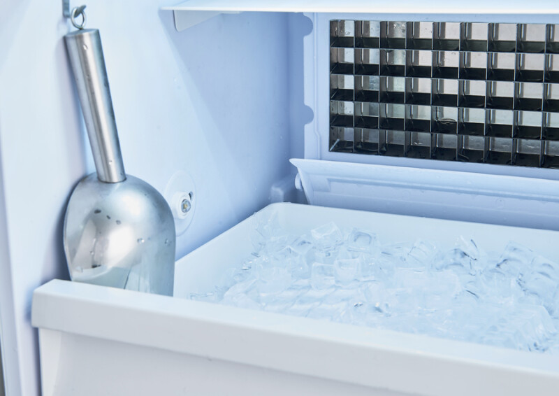 18" Wide Outdoor Clear Icemaker BIM182OS