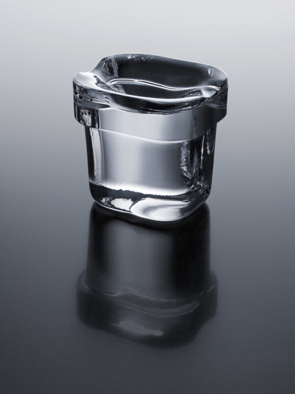 62 lb. Clear Outdoor/Indoor Icemaker (Panel Not Included) BIM68OSPUMPIF