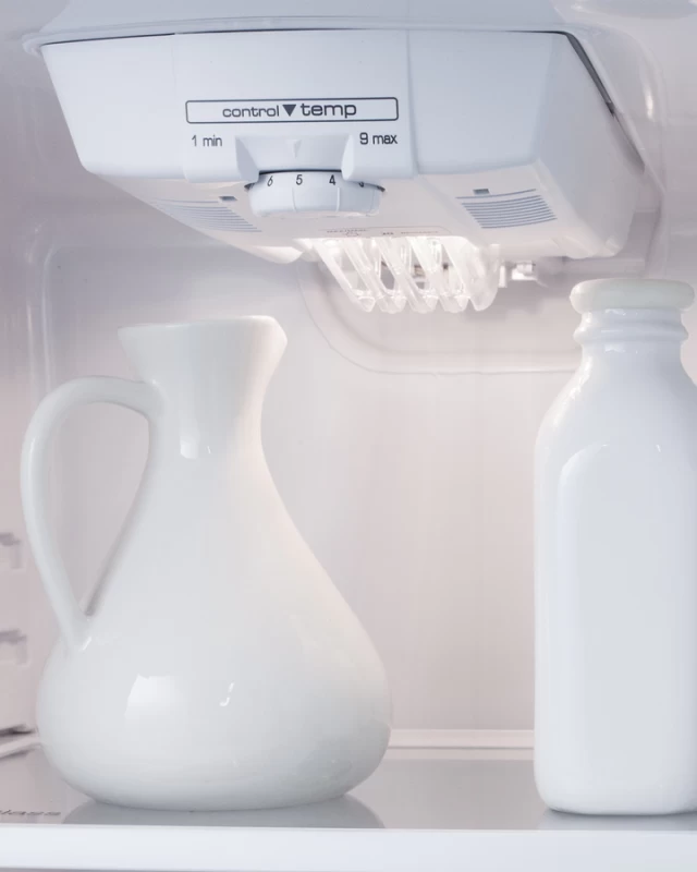 26" Wide Break Room Refrigerator-Freezer BKRF14W