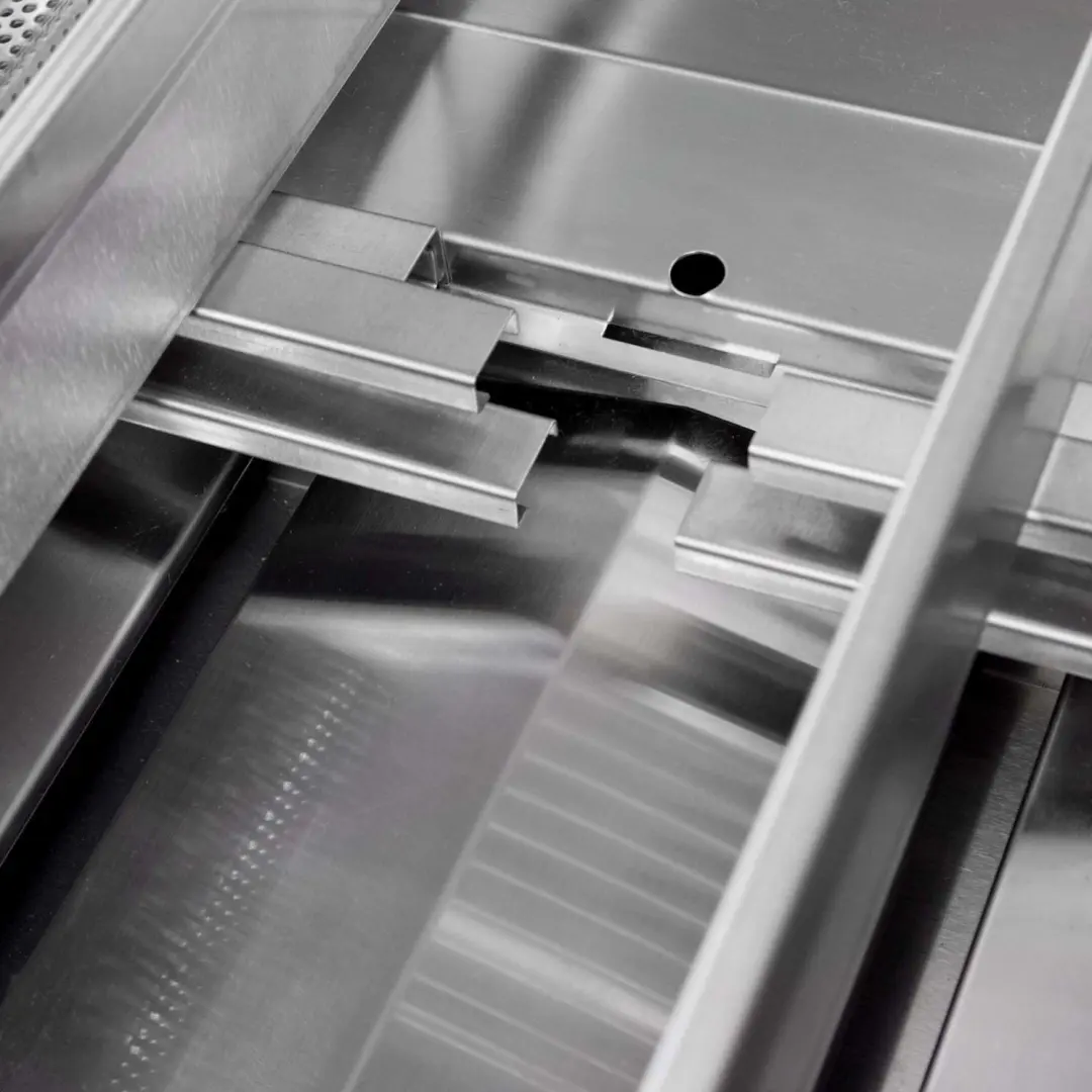 32-Inch 4-Burner LTE Gas Grill with Rear Burner and Built-in Lighting System BLZ4LTE2NG