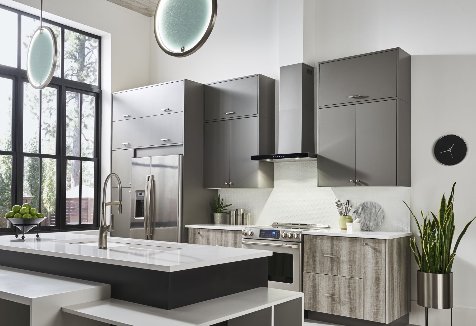 30-Inch Convertible Wall-Mount T-Style Chimney Range Hood, 450 Max CFM w/Black Glass BWT1304SSB