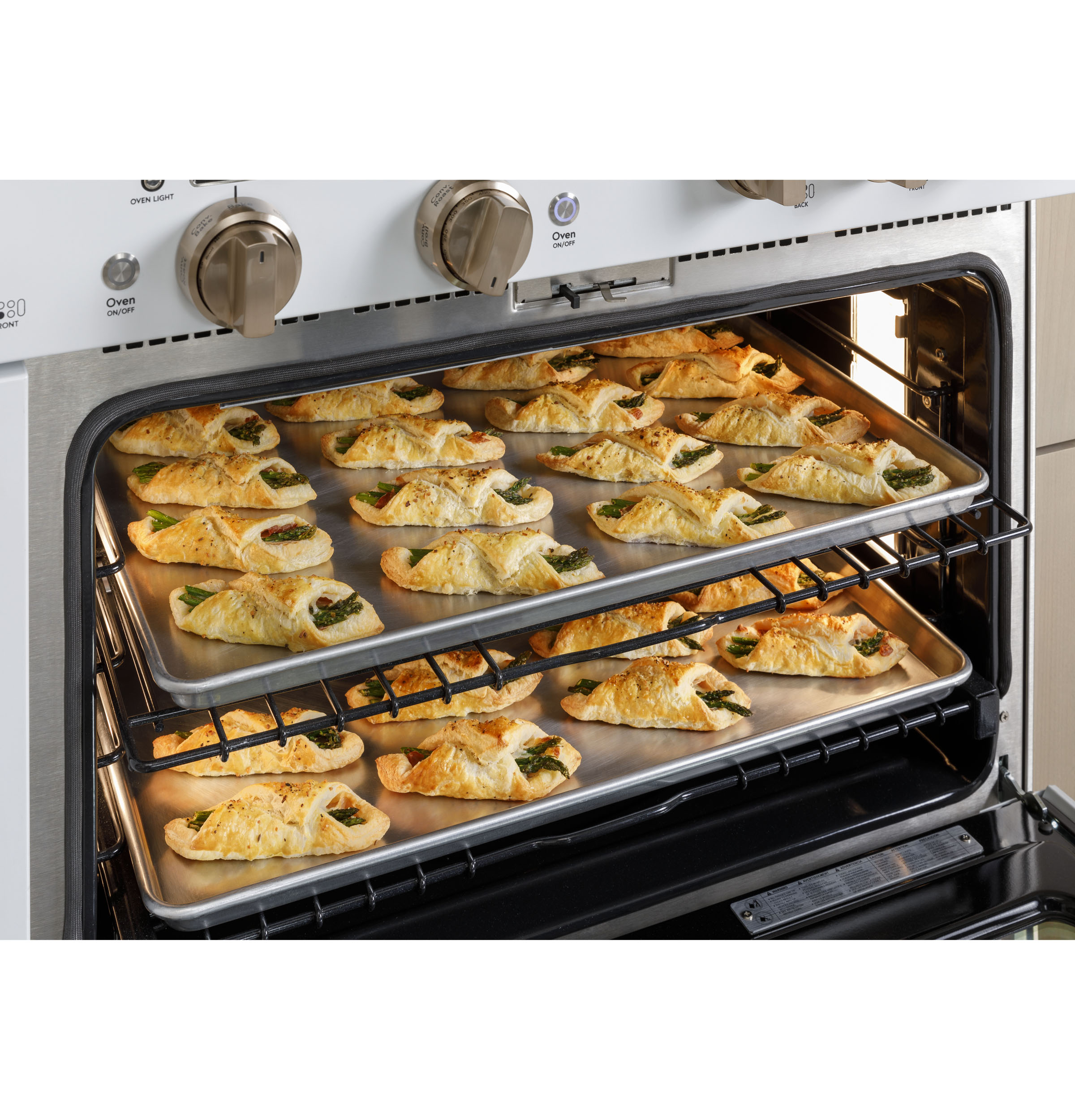 CAFÉ™ 36" Smart Dual-Fuel Commercial-Style Range with 6 Burners (Natural Gas) C2Y366P2TS1
