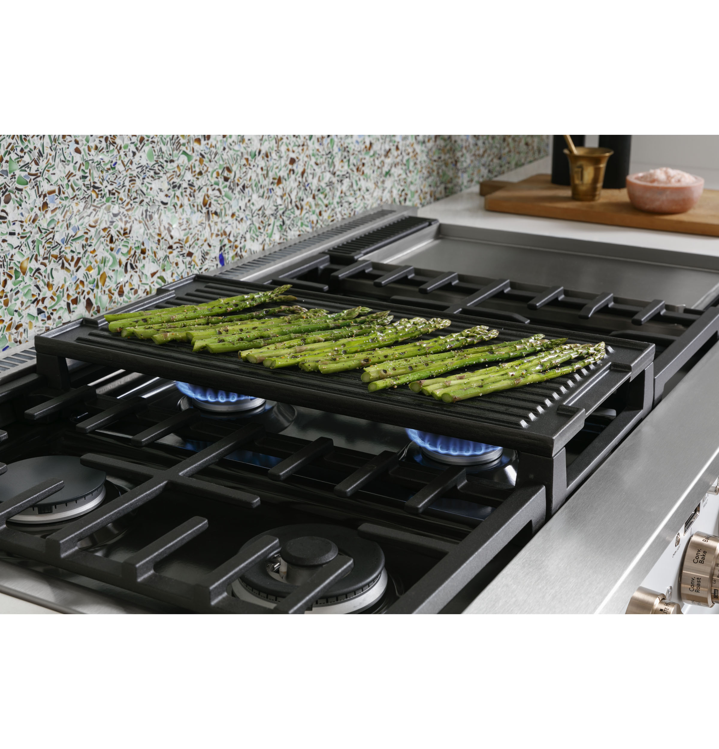 CAFÉ™ 48" Smart Dual-Fuel Commercial-Style Range with 6 Burners and Griddle (Natural Gas) C2Y486P2TS1