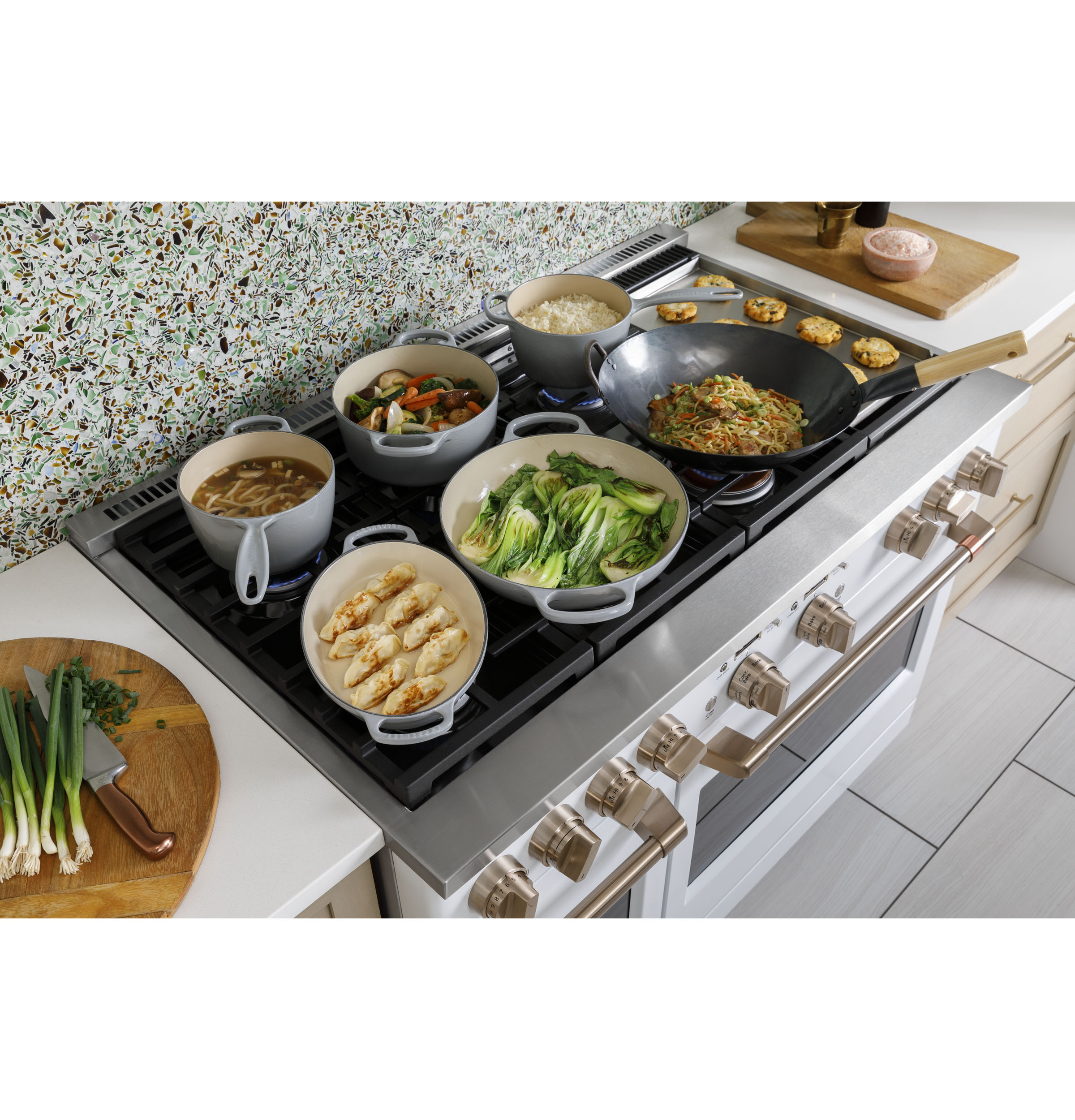 CAFÉ™ 48" Smart Dual-Fuel Commercial-Style Range with 6 Burners and Griddle (Natural Gas) C2Y486P3TD1