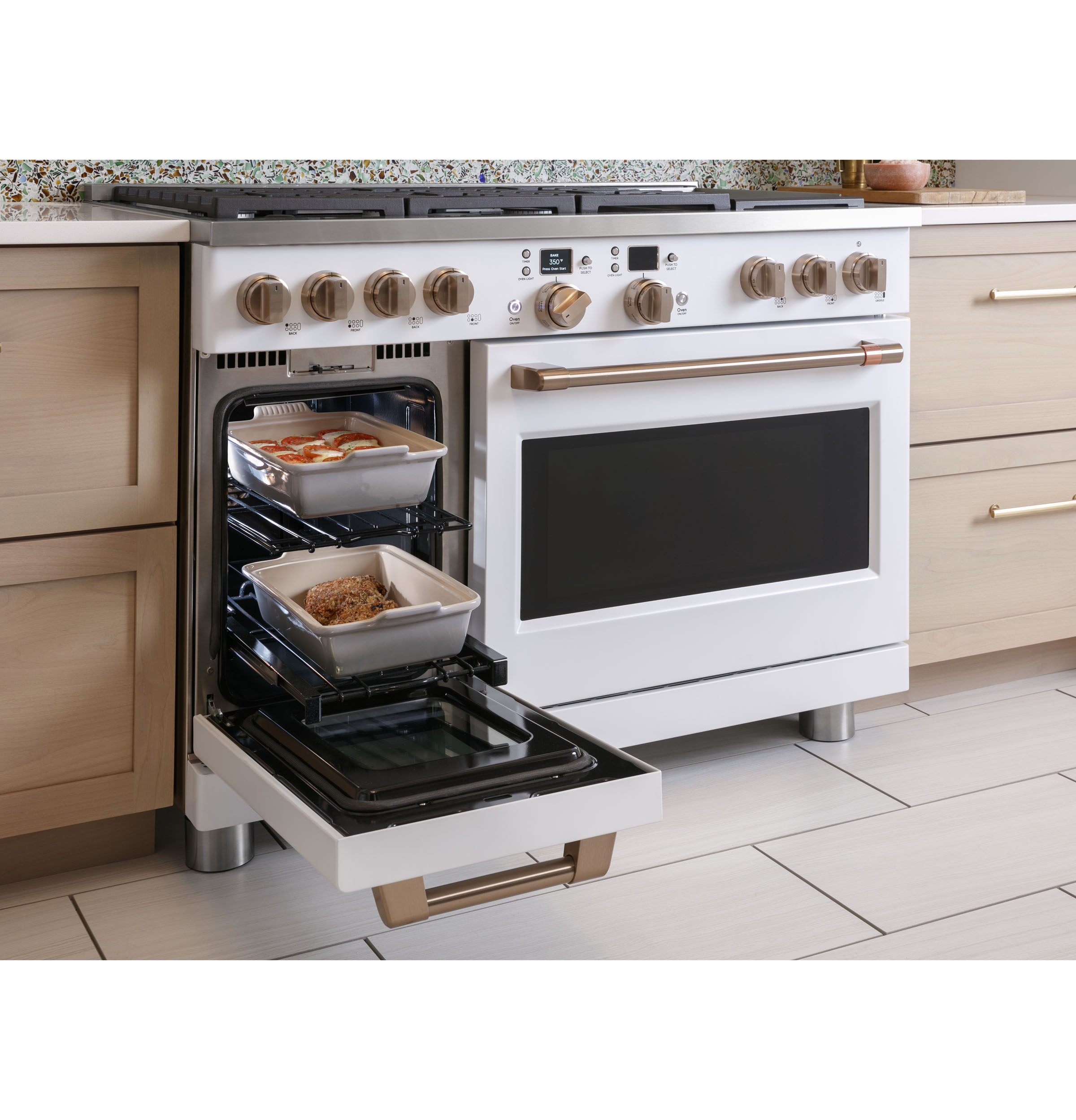 CAFÉ™ 48" Smart Dual-Fuel Commercial-Style Range with 6 Burners and Griddle (Natural Gas) C2Y486P3TD1