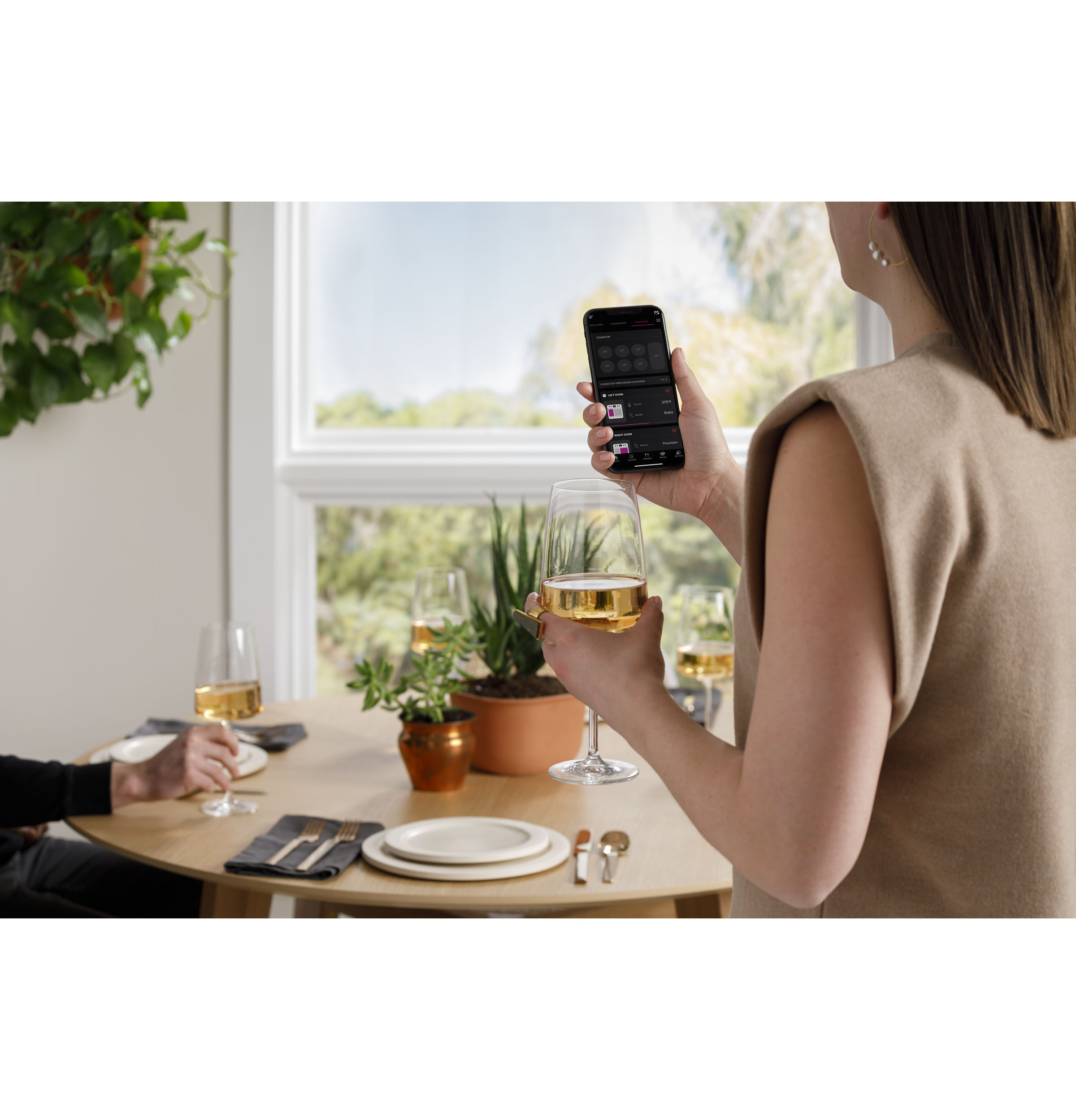 CAFÉ™ 48" Smart Dual-Fuel Commercial-Style Range with 6 Burners and Griddle (Natural Gas) C2Y486P3TD1