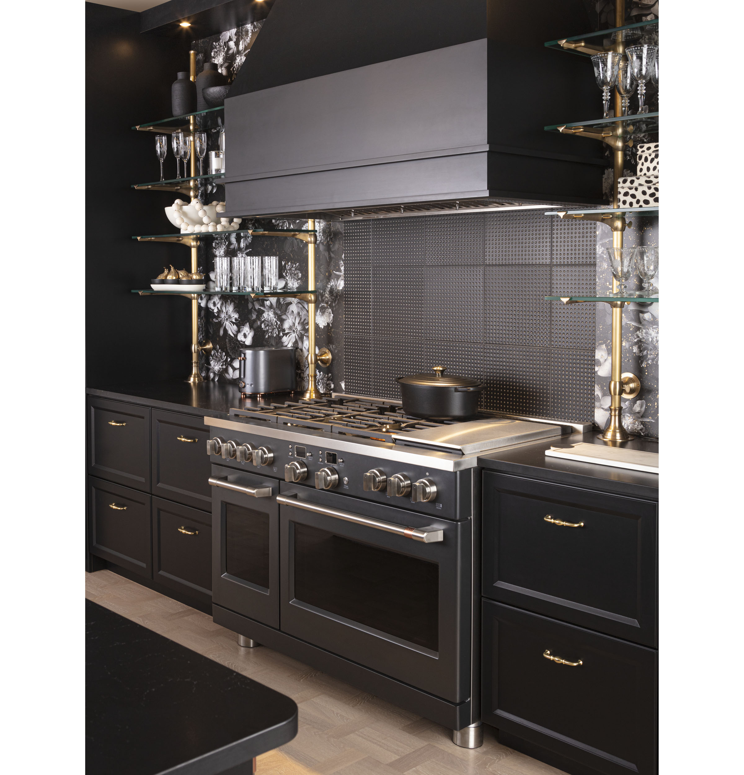 CAFÉ™ 48" Smart Dual-Fuel Commercial-Style Range with 6 Burners and Griddle (Natural Gas) C2Y486P3TD1