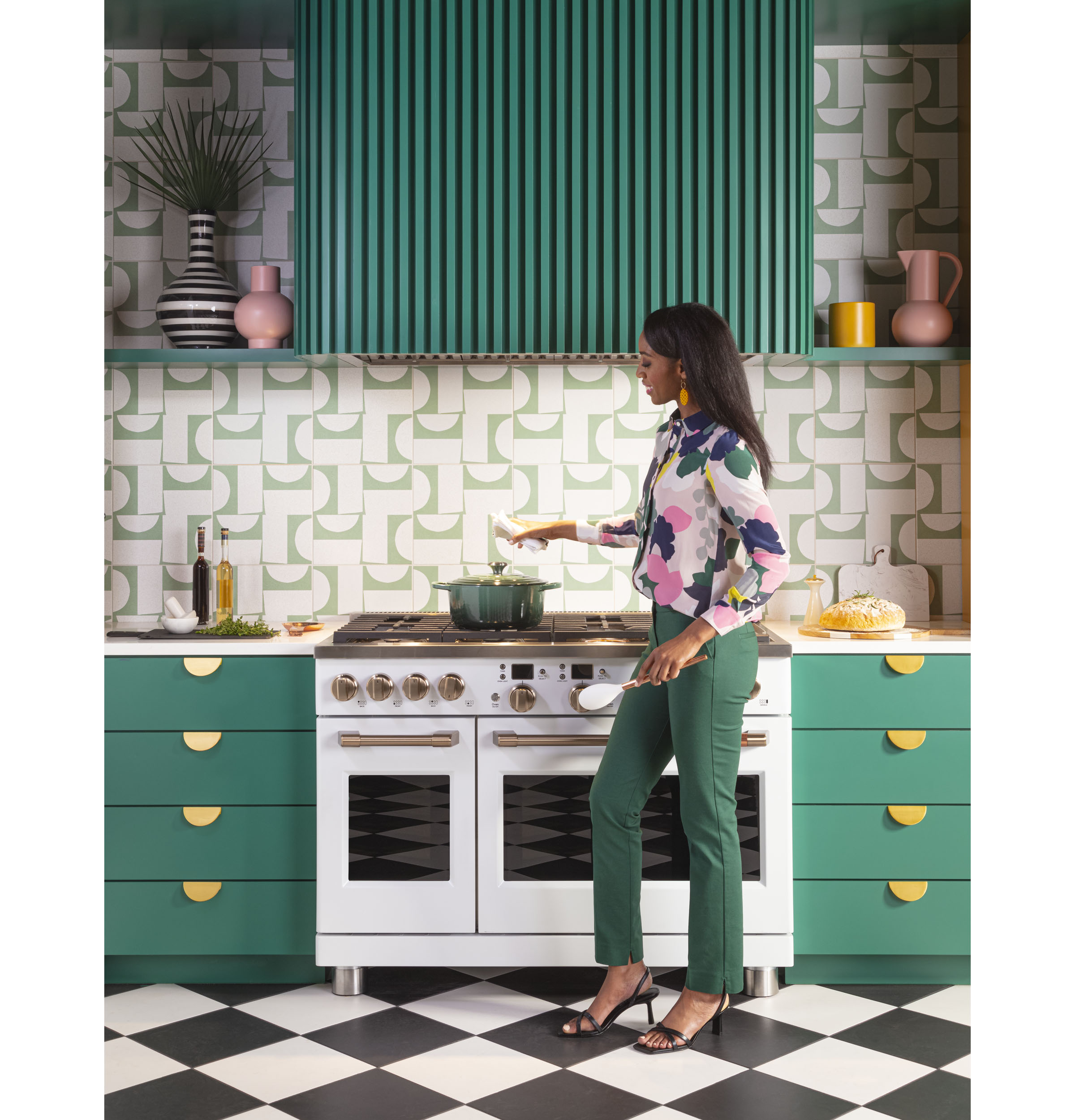 CAFÉ™ 48" Smart Dual-Fuel Commercial-Style Range with 6 Burners and Griddle (Natural Gas) C2Y486P4TW2