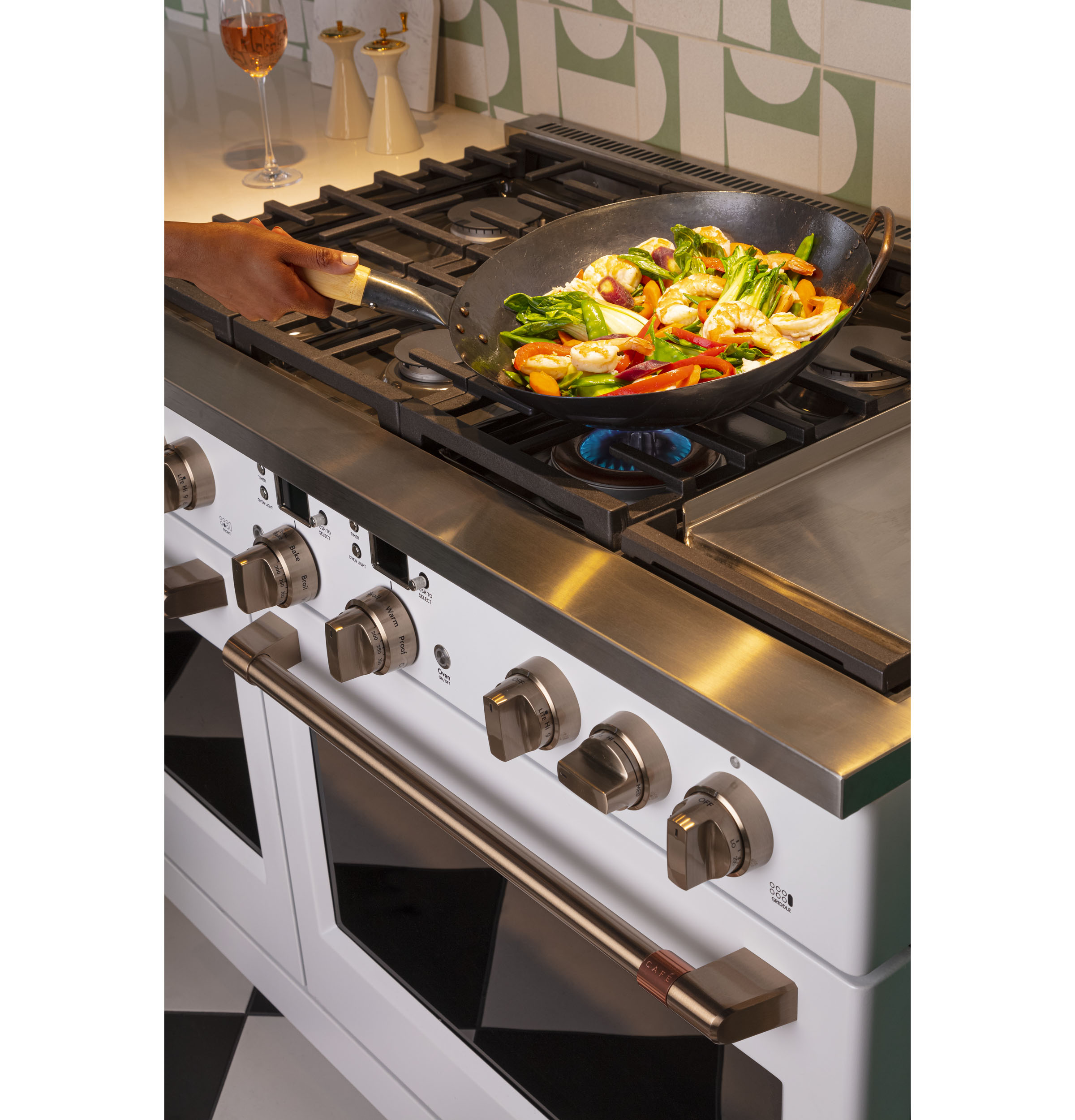 CAFÉ™ 48" Smart Dual-Fuel Commercial-Style Range with 6 Burners and Griddle (Natural Gas) C2Y486P4TW2