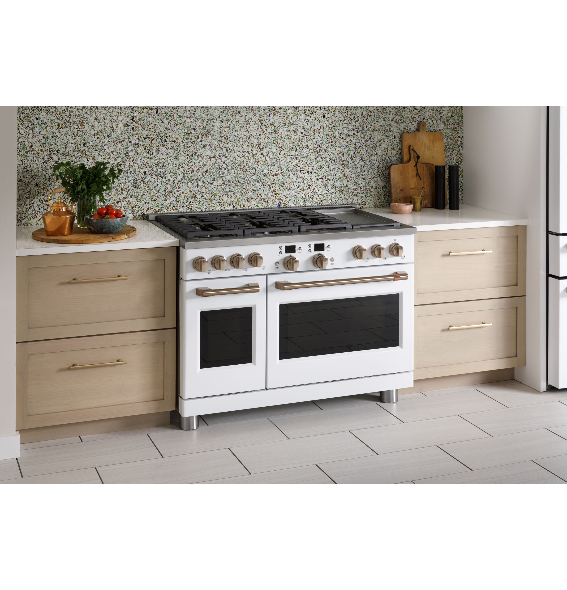 CAFÉ™ 48" Smart Dual-Fuel Commercial-Style Range with 6 Burners and Griddle (Natural Gas) C2Y486P4TW2