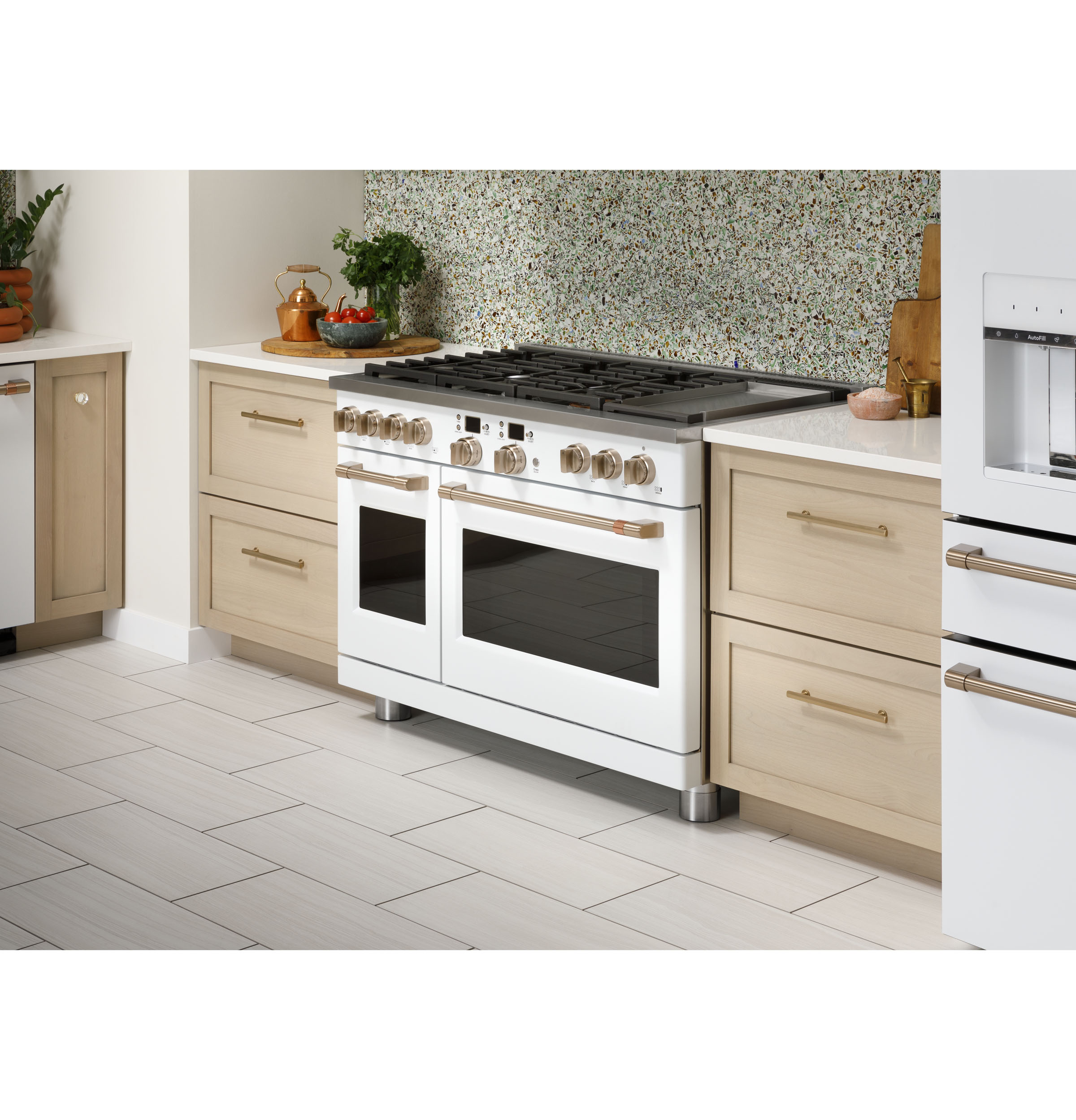 CAFÉ™ 48" Smart Dual-Fuel Commercial-Style Range with 6 Burners and Griddle (Natural Gas) C2Y486P4TW2