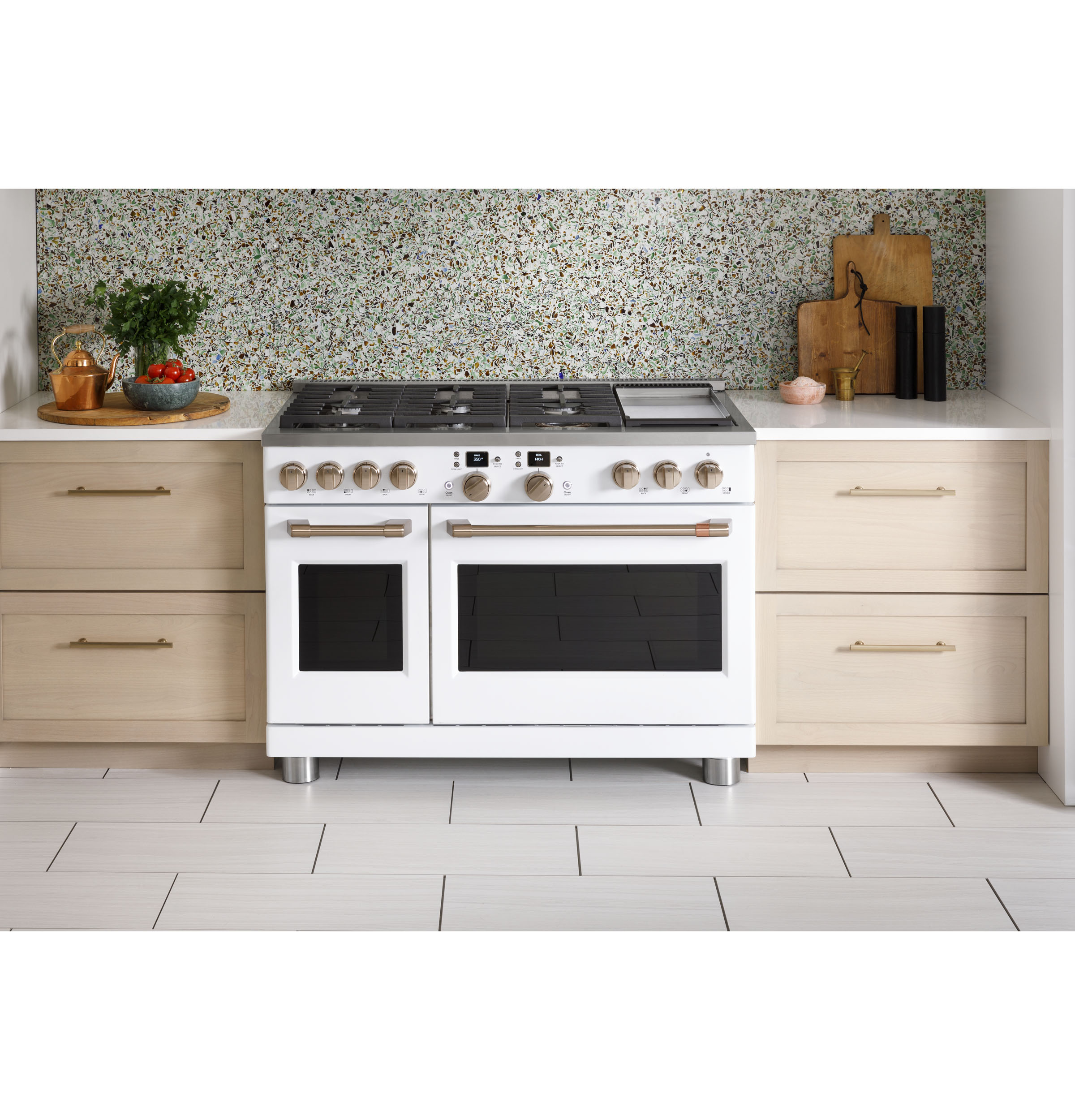 CAFÉ™ 48" Smart Dual-Fuel Commercial-Style Range with 6 Burners and Griddle (Natural Gas) C2Y486P4TW2