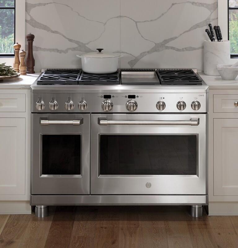 GE Series 48" Dual-Fuel Professional Range with 6 Burners and Griddle (Natural Gas) C2Y486SDLSS