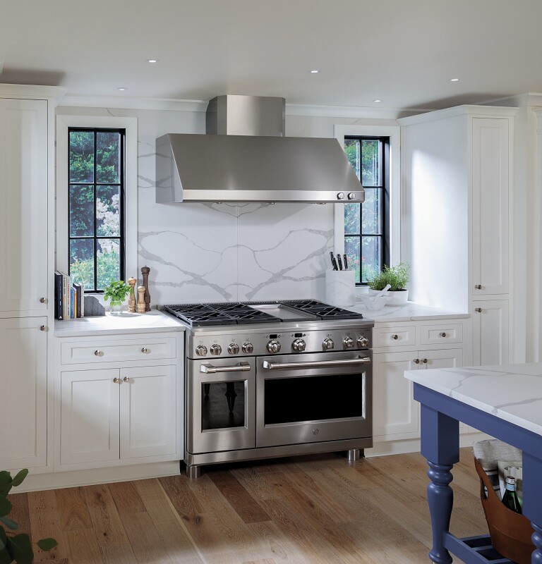 GE Series 48" Dual-Fuel Professional Range with 6 Burners and Griddle (Natural Gas) C2Y486SDLSS