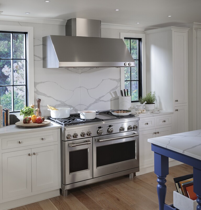GE Series 48" Dual-Fuel Professional Range with 6 Burners and Griddle (Natural Gas) C2Y486SDLSS