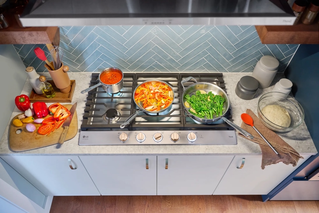 LG STUDIO 30” UltraHeat™ Gas Cooktop with EasyClean® CBGS3028N