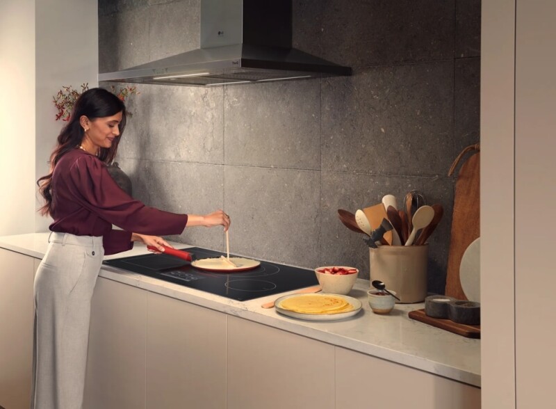 LG STUDIO 36” Induction Cooktop with 5 Burners and Flexible Cooking Zone CBIS3618BE