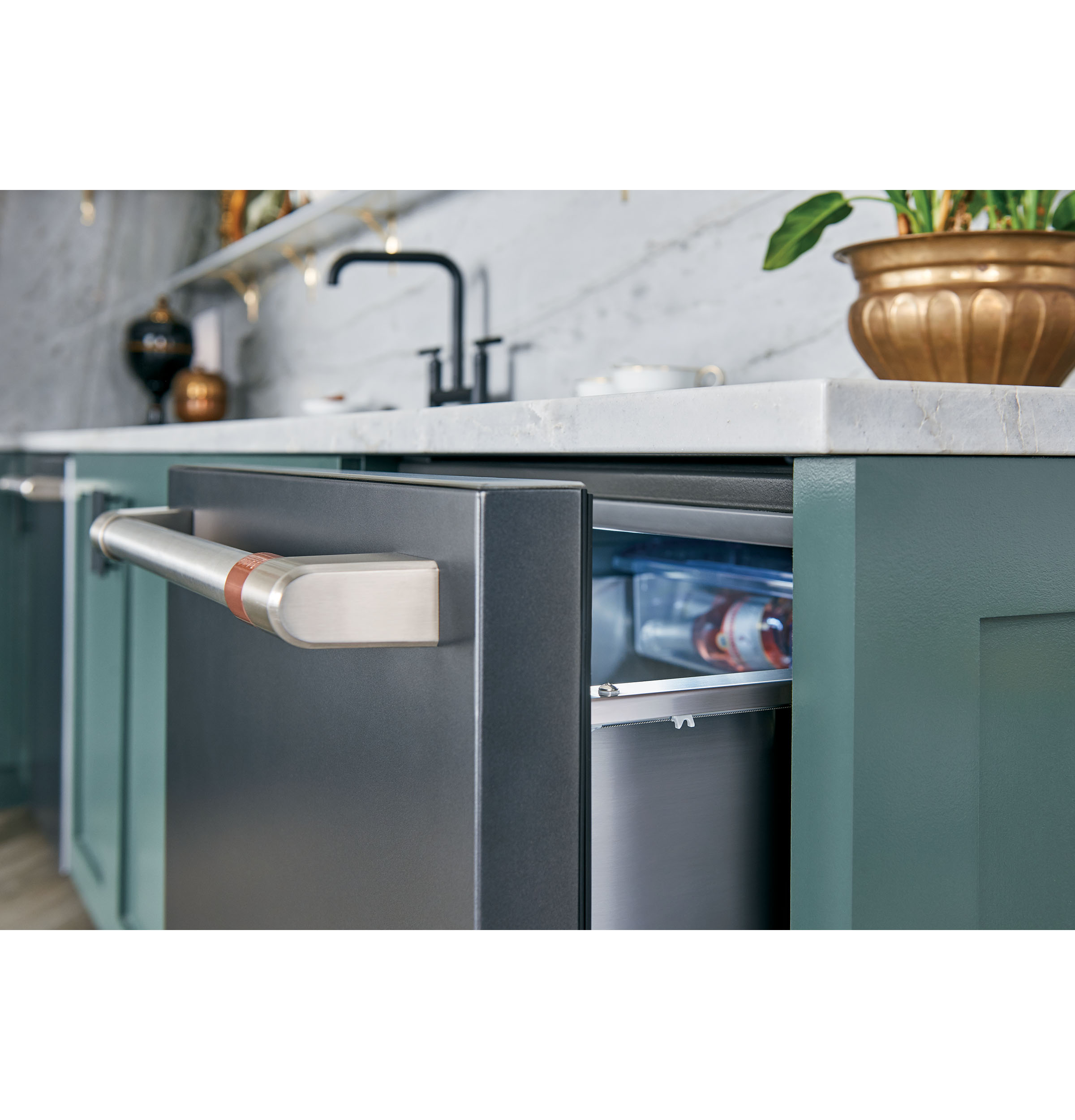 CAFÉ™ 5.7 Cu. Ft. Built-In Dual-Drawer Refrigerator CDE06RP3ND1