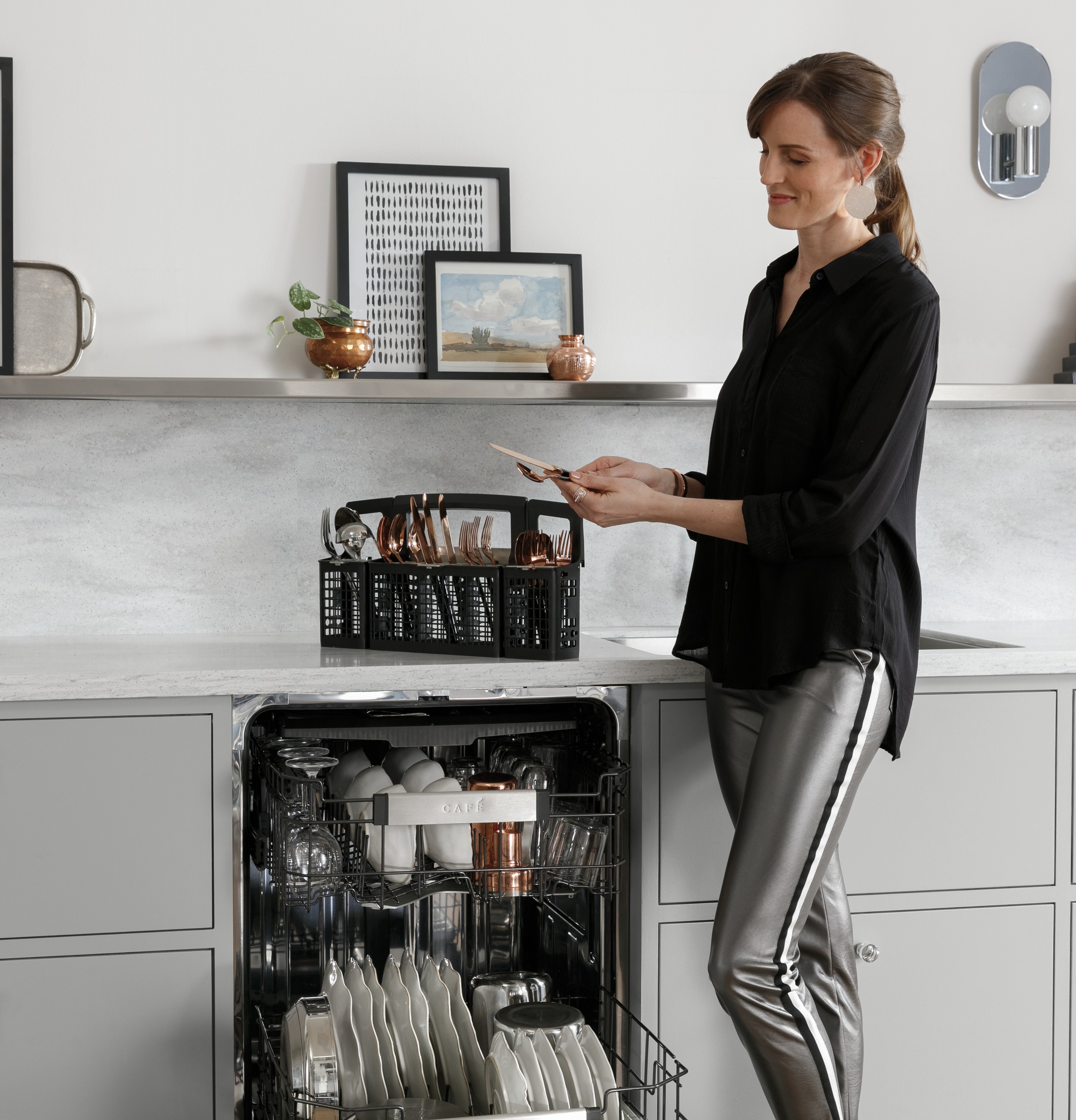 Stainless Steel Interior Dishwasher with Sanitize and Ultra Wash & Dry CDT805M5NS5