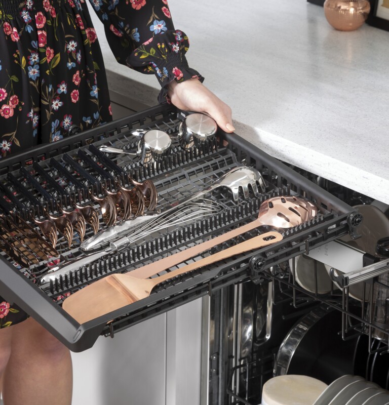 CAFÉ™ ENERGY STAR® Stainless Steel Interior Dishwasher with Sanitize and Ultra Wash & Dry CDT845P2NS1