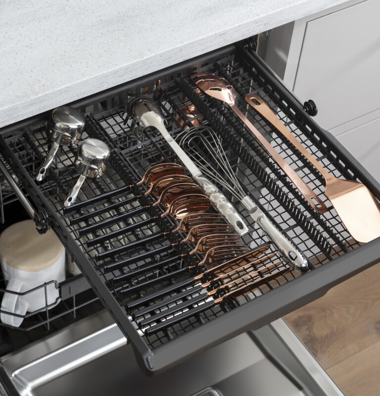 CAFÉ™ ENERGY STAR® Stainless Steel Interior Dishwasher with Sanitize and Ultra Wash & Dry CDT845P2NS1