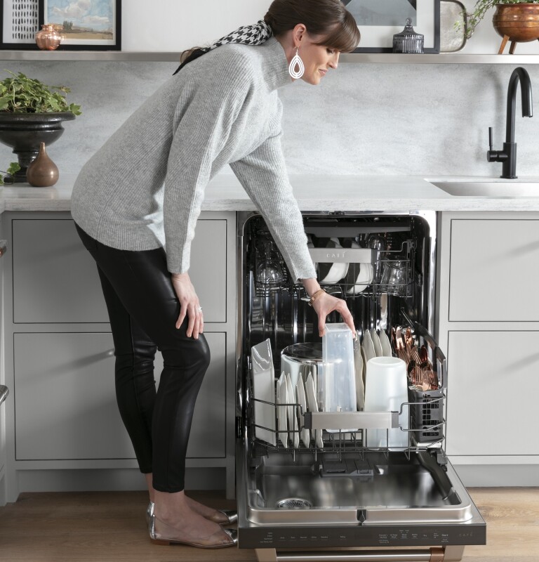 CAFÉ™ ENERGY STAR® Stainless Steel Interior Dishwasher with Sanitize and Ultra Wash & Dry CDT845P2NS1