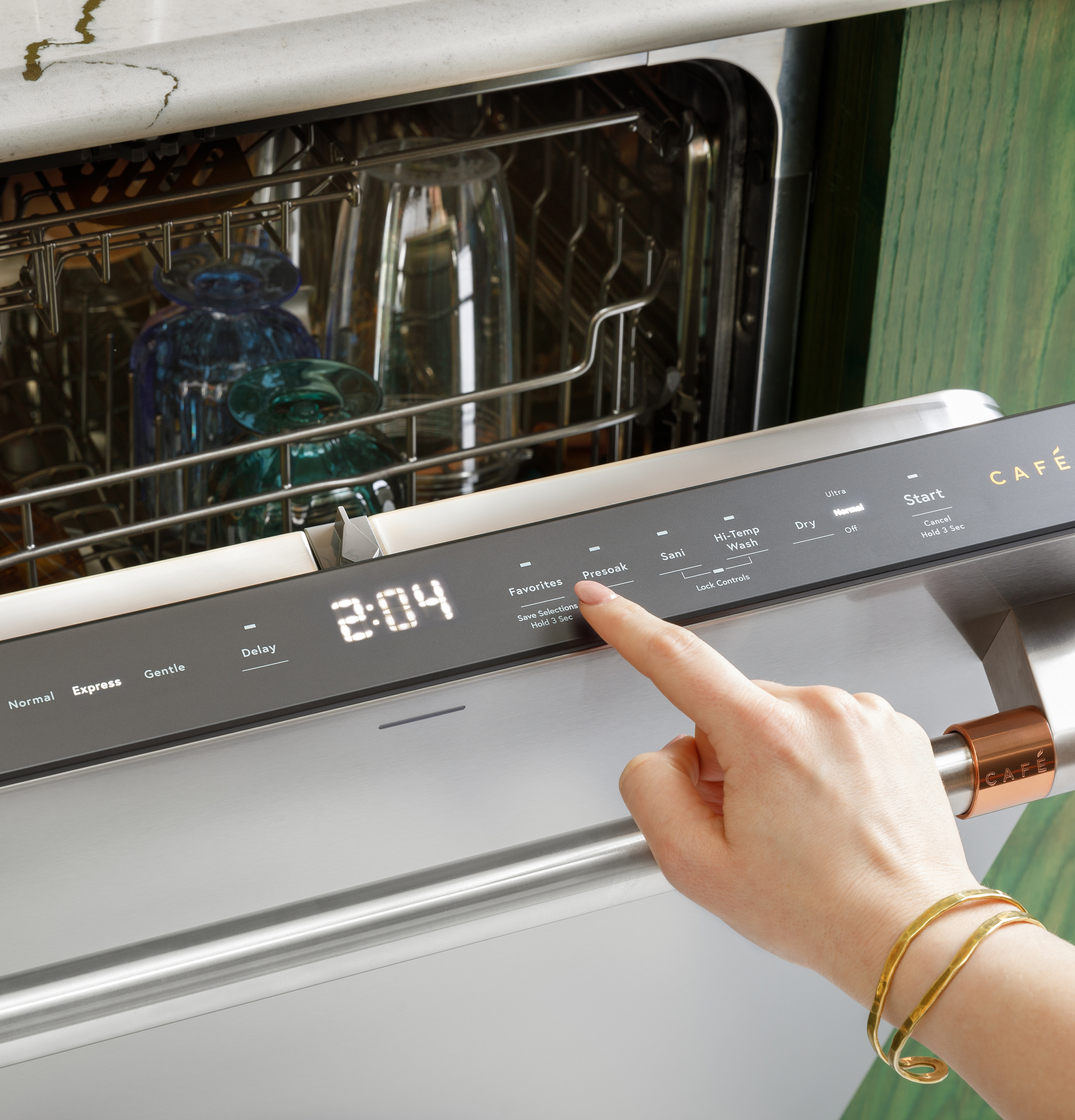 CAFÉ™ CustomFit ENERGY STAR Stainless Interior Smart Dishwasher with Ultra Wash Top Rack and Dual Convection Ultra Dry, LED Lights, 39 dBA CDT888P4VW2