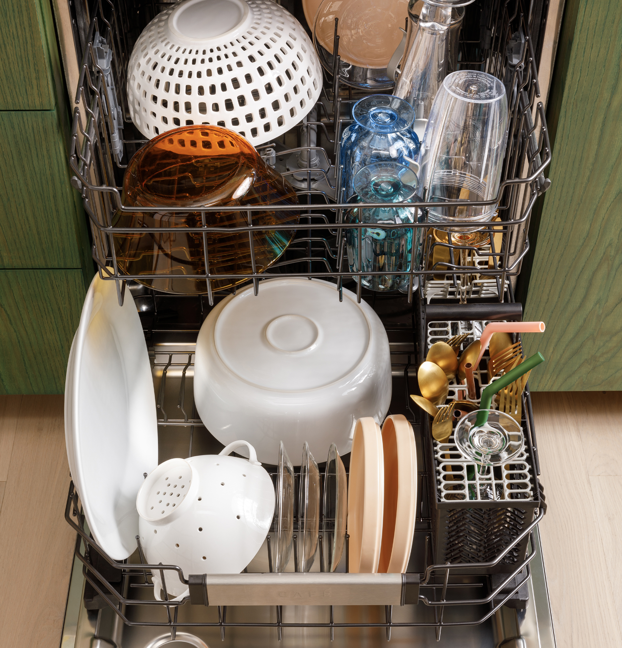 CAFÉ™ CustomFit ENERGY STAR Stainless Interior Smart Dishwasher with Ultra Wash Top Rack and Dual Convection Ultra Dry, LED Lights, 39 dBA CDT888P4VW2