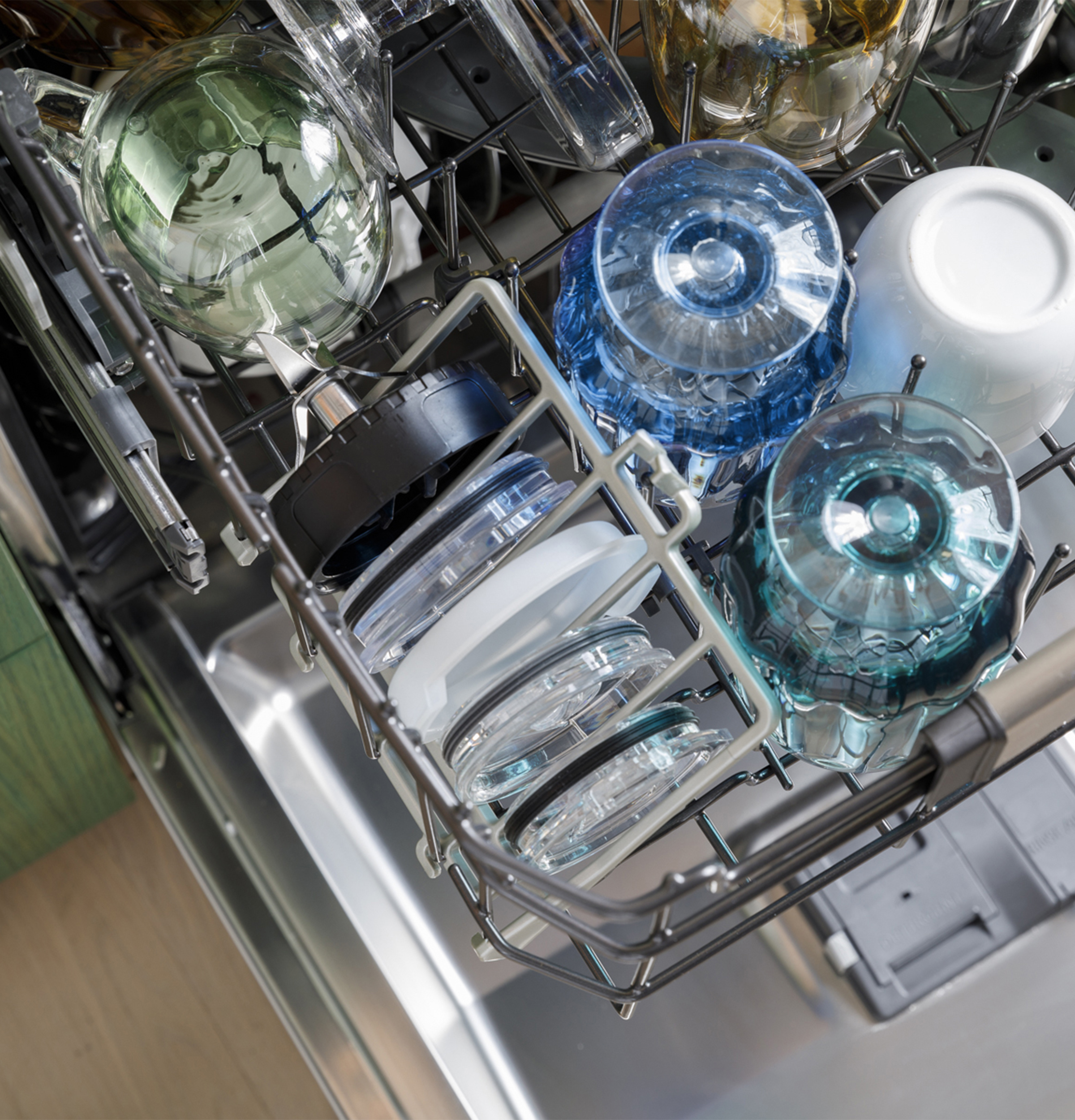 CAFÉ™ CustomFit ENERGY STAR Stainless Interior Smart Dishwasher with Ultra Wash Top Rack and Dual Convection Ultra Dry, LED Lights, 39 dBA CDT888P4VW2