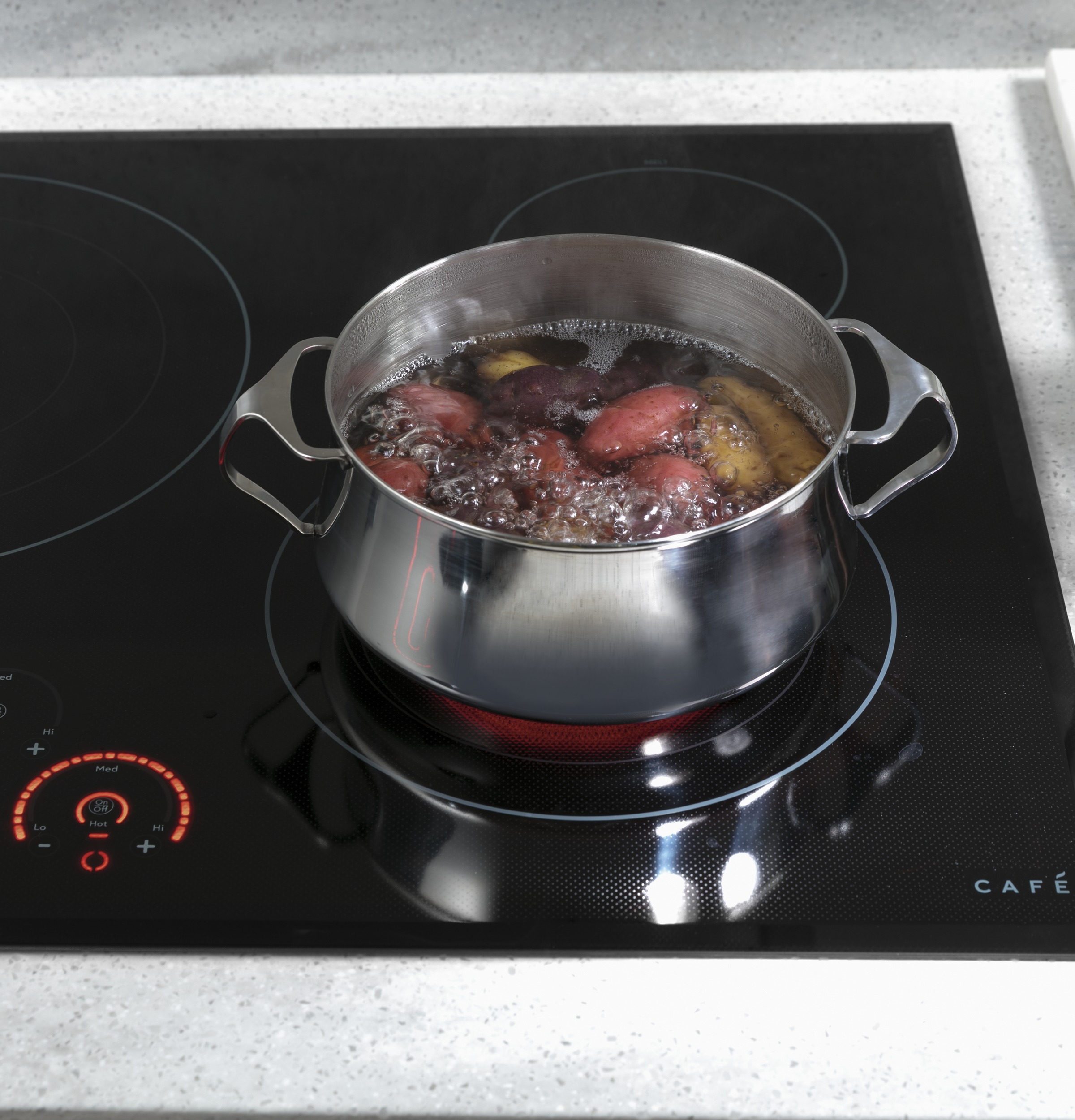 30" Touch-Control Electric Cooktop CEP90301NBB