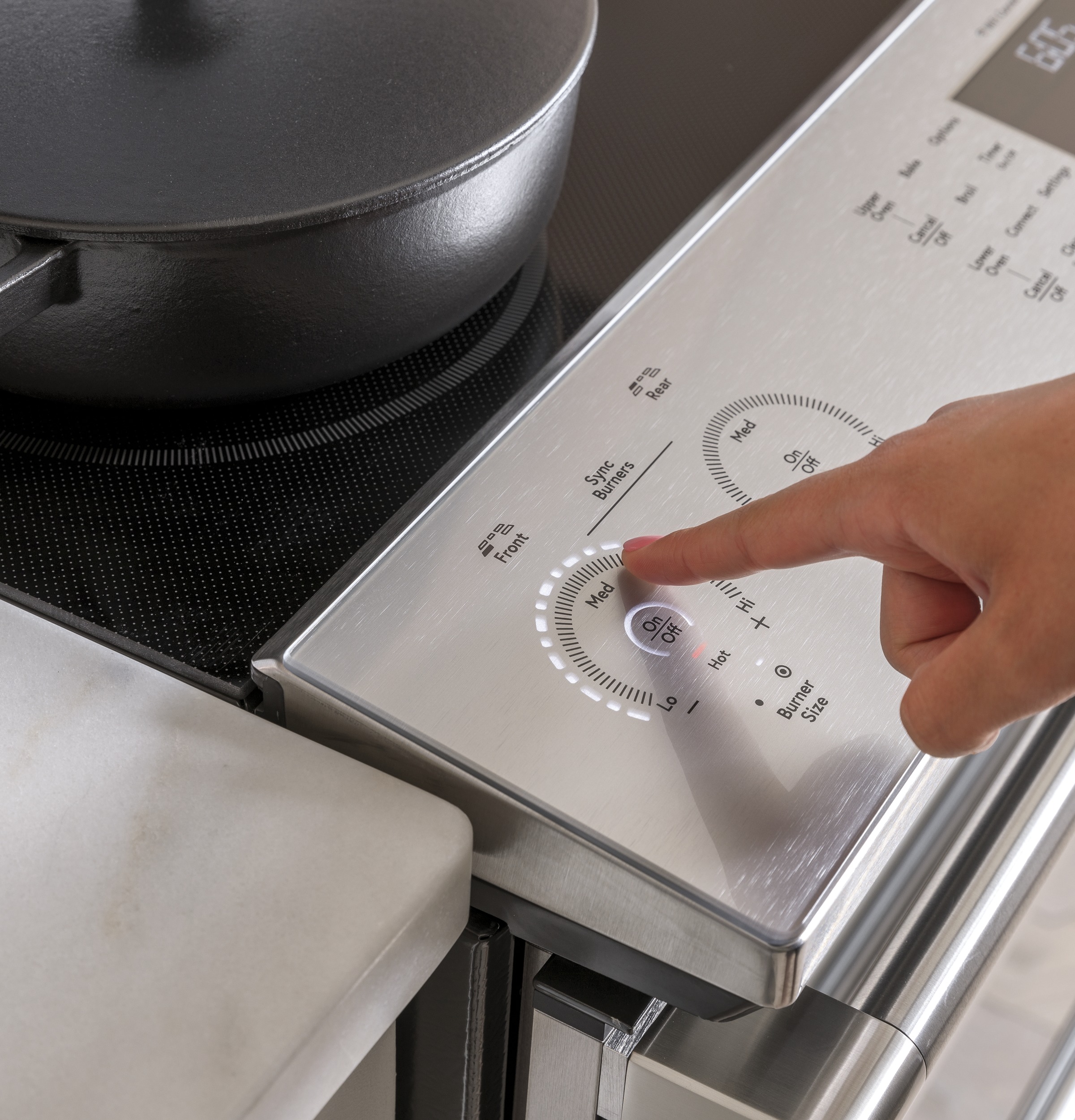 CAFÉ™ 30" Smart Slide-In, Front-Control, Radiant and Convection Double-Oven Range in Platinum Glass CES750M2NS5