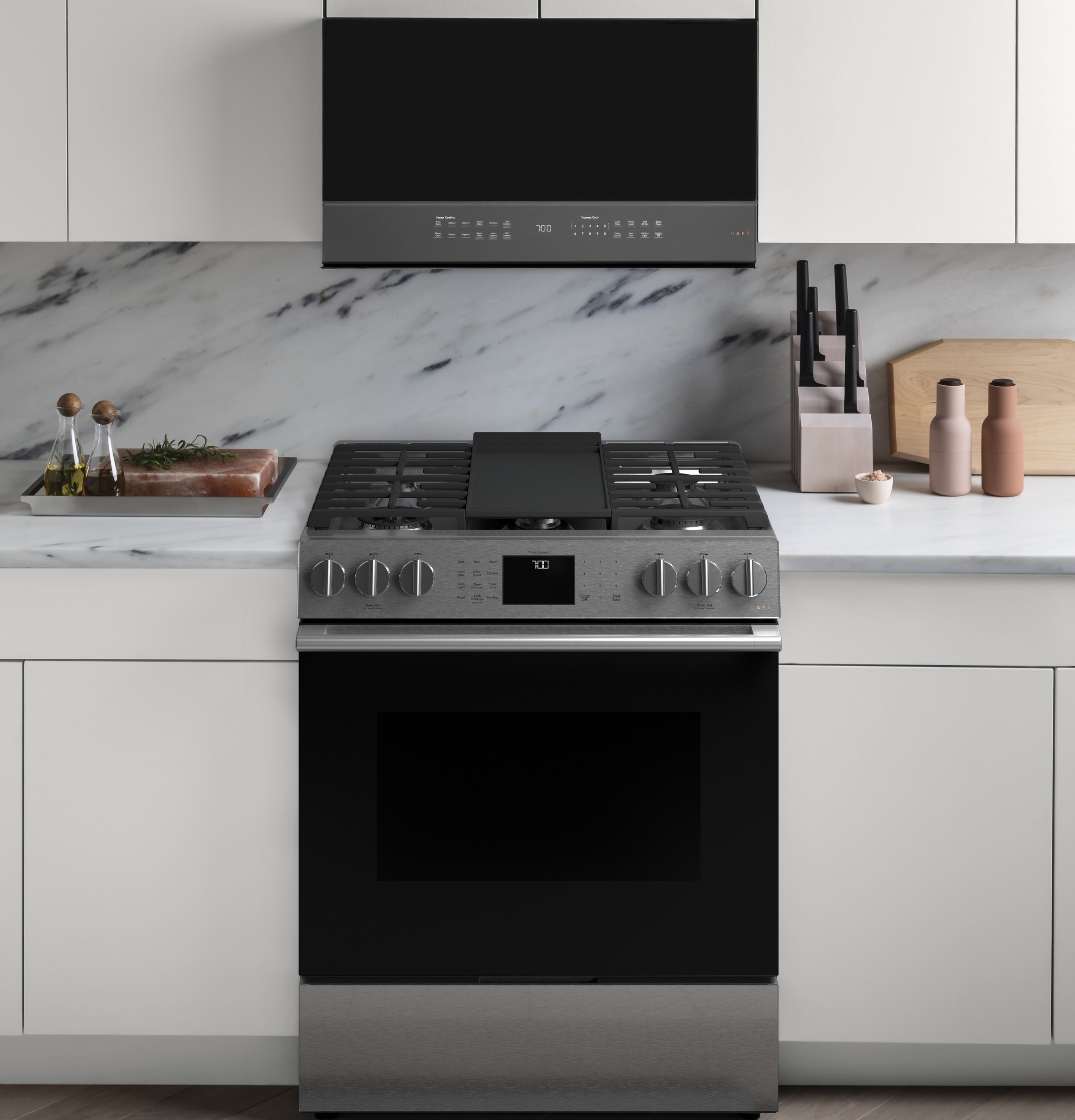 CAFÉ™ 30" Smart Slide-In, Front-Control, Gas Range with Convection Oven in Platinum Glass CGS700M2NS5