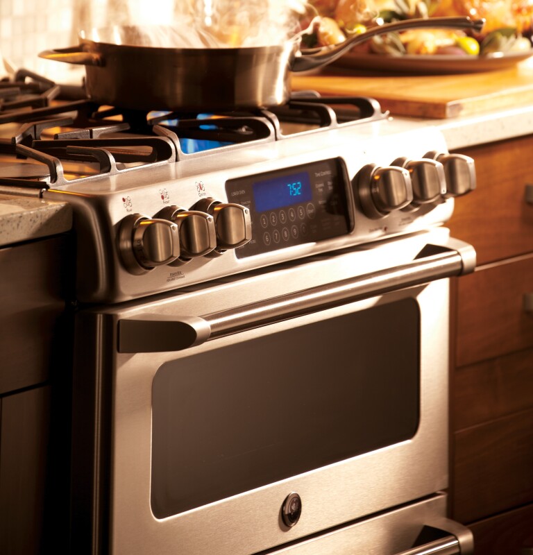 GE Series 30" Slide-In Front Control Gas Double Oven with Convection Range CGS990SETSS