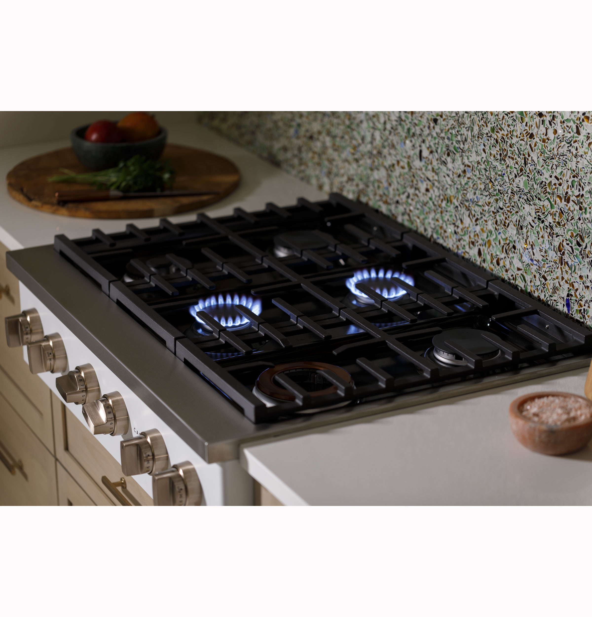 CAFÉ™ 36" Commercial-Style Gas Rangetop with 6 Burners (Natural Gas) CGU366P2TS1