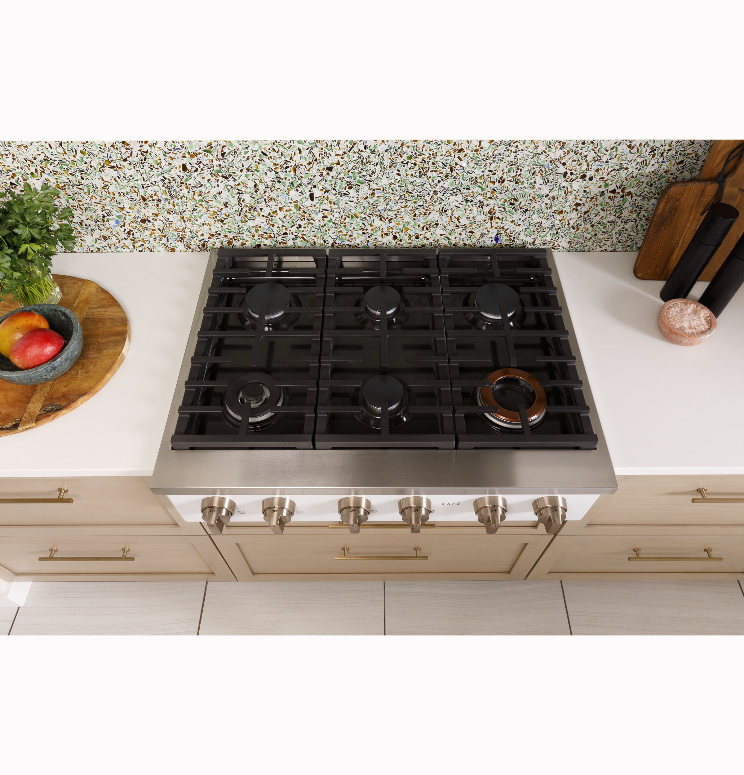 CAFÉ™ 36" Commercial-Style Gas Rangetop with 6 Burners (Natural Gas) CGU366P2TS1