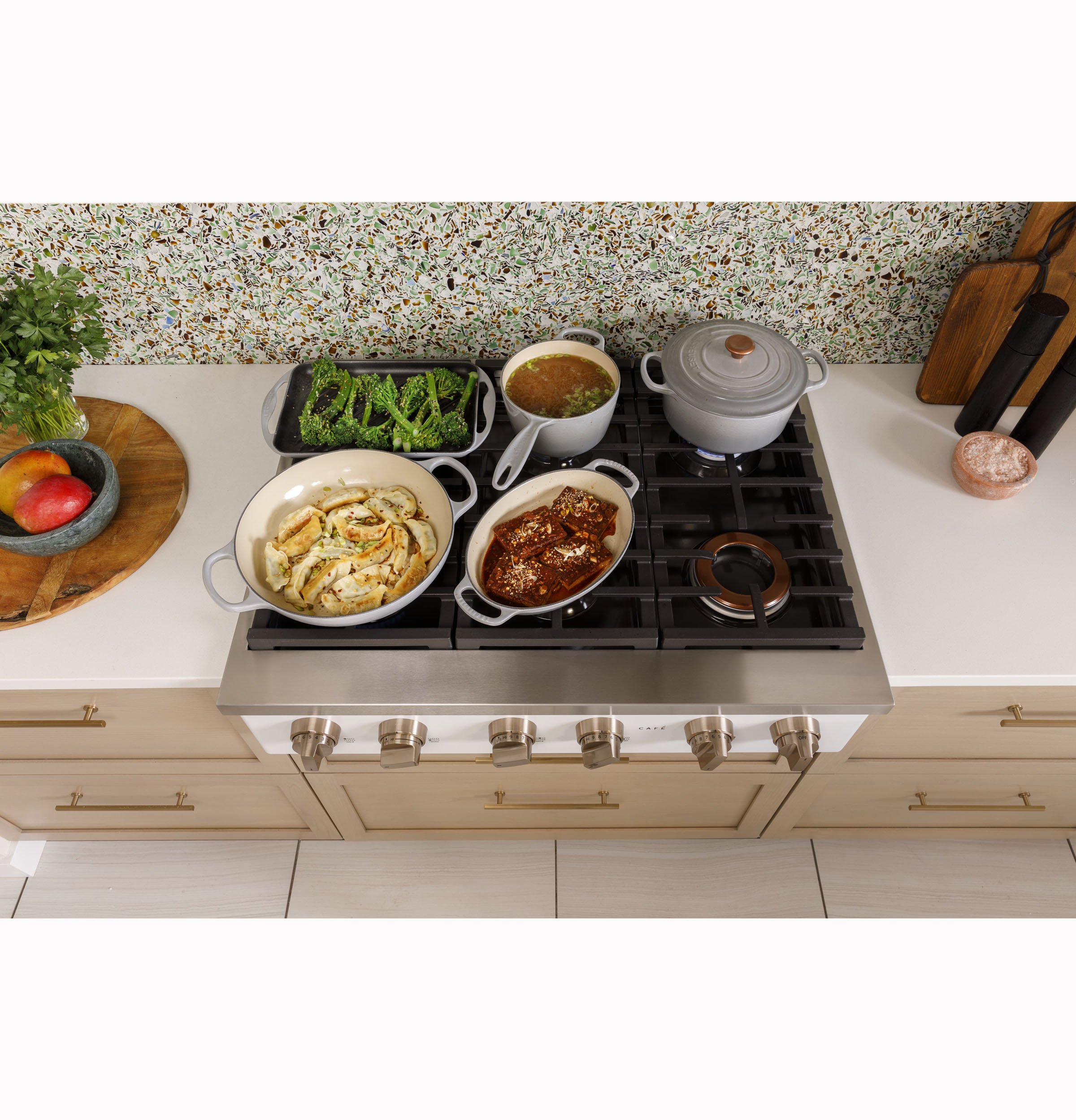 CAFÉ™ 36" Commercial-Style Gas Rangetop with 6 Burners (Natural Gas) CGU366P2TS1