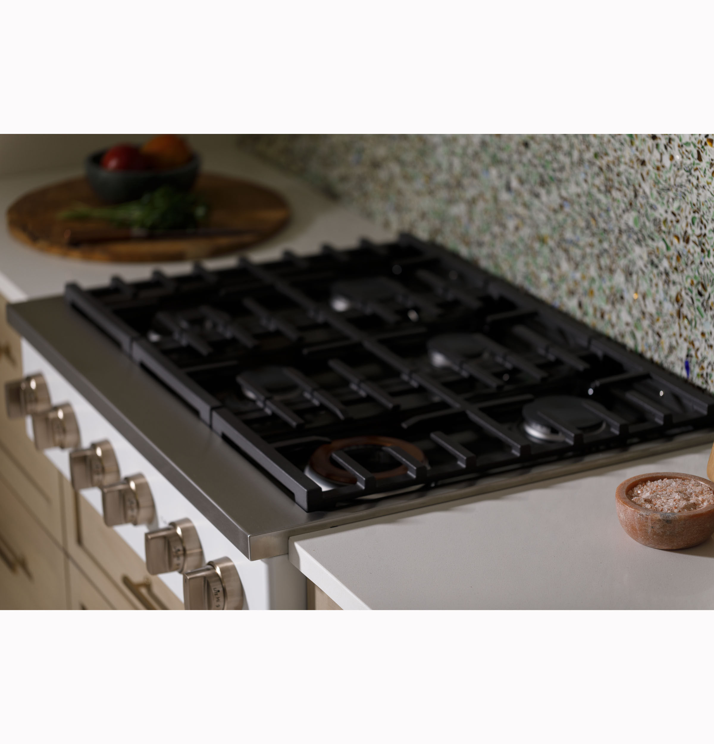 CAFÉ™ 36" Commercial-Style Gas Rangetop with 6 Burners (Natural Gas) CGU366P2TS1