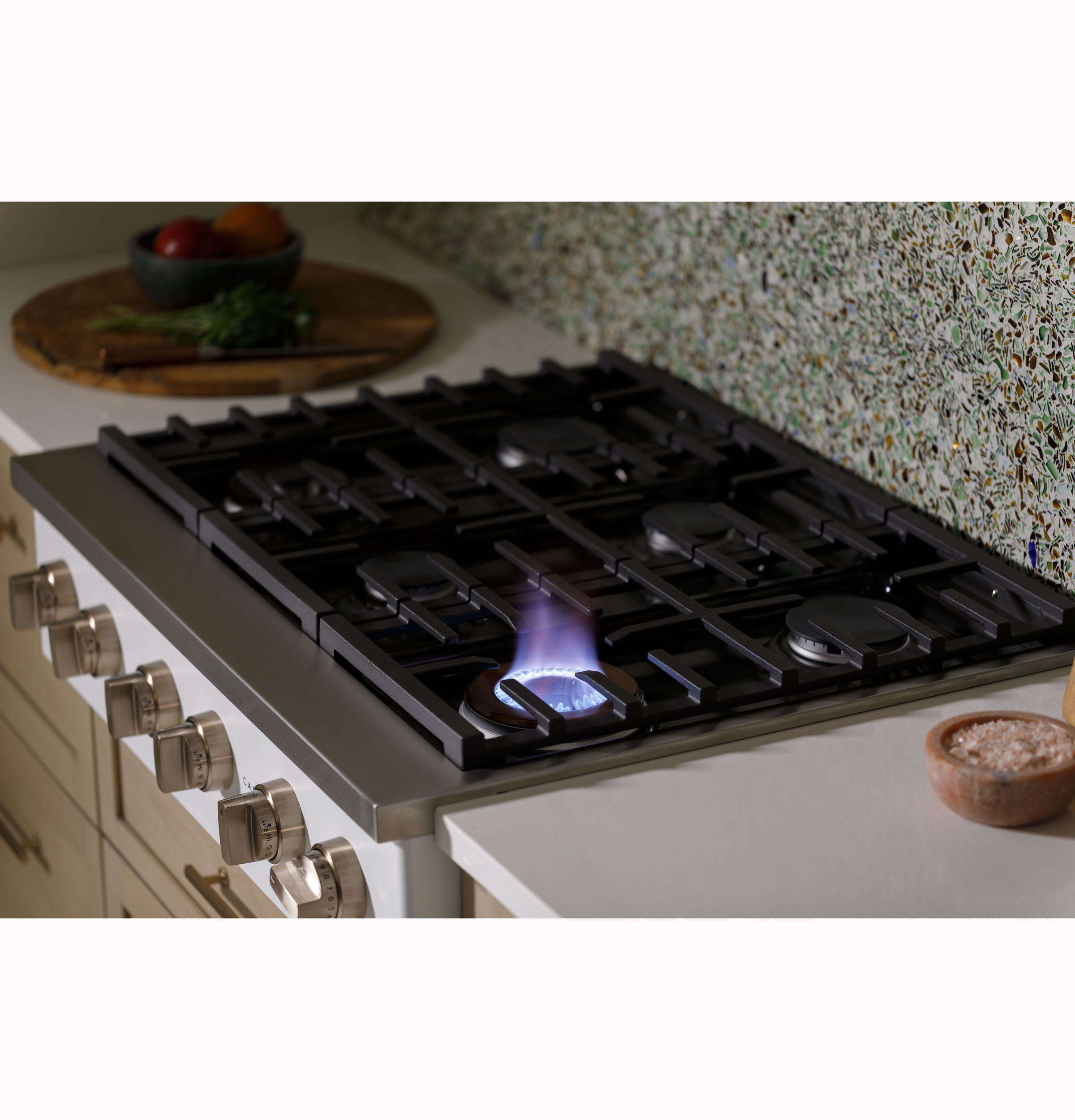 CAFÉ™ 36" Commercial-Style Gas Rangetop with 6 Burners (Natural Gas) CGU366P2TS1
